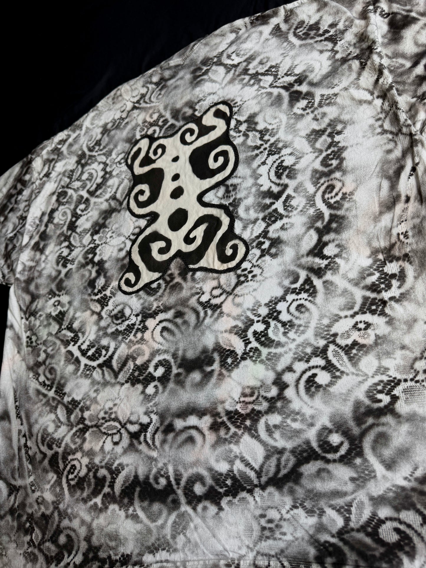 ONI swirl lace t-shirt