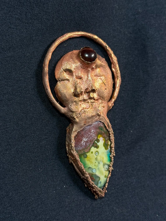 The sun and moon agate amulet