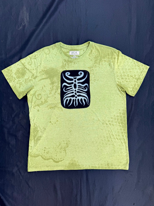 Shape patch bleach lace dyed t-shirt