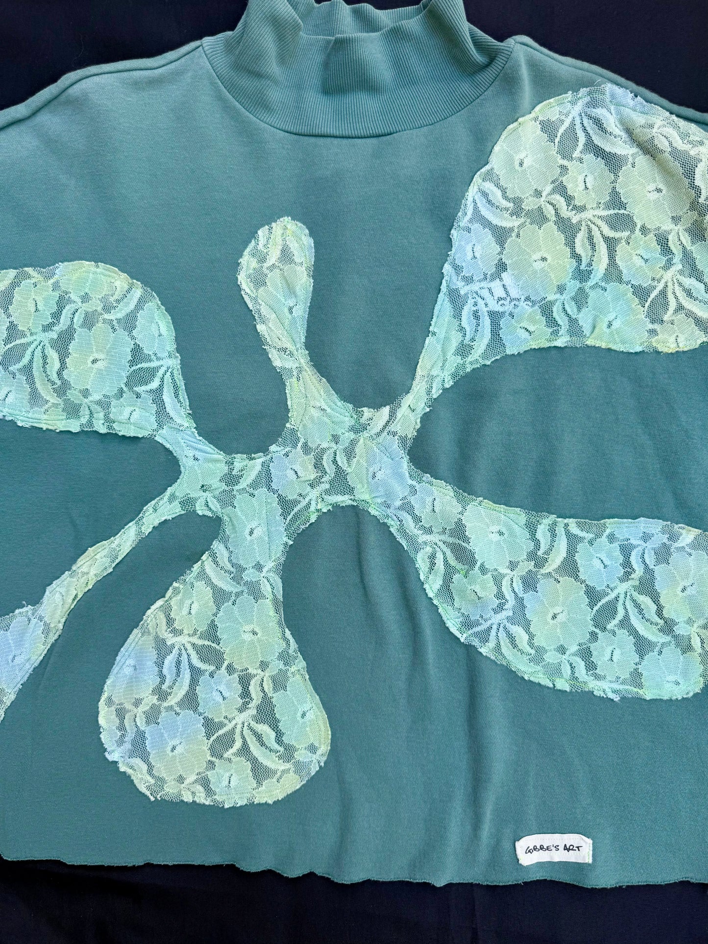 Blob lace shape patch sweatshirt