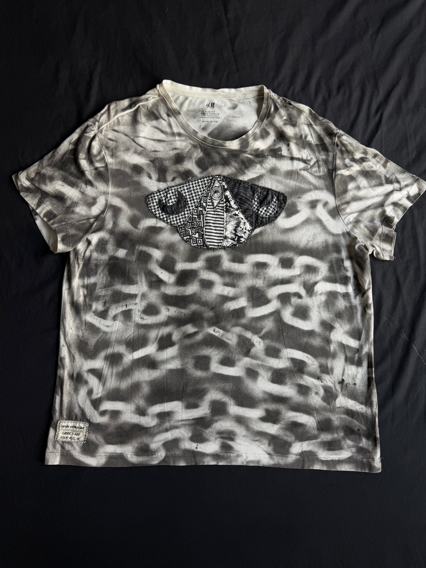 Moth chain t-shirt