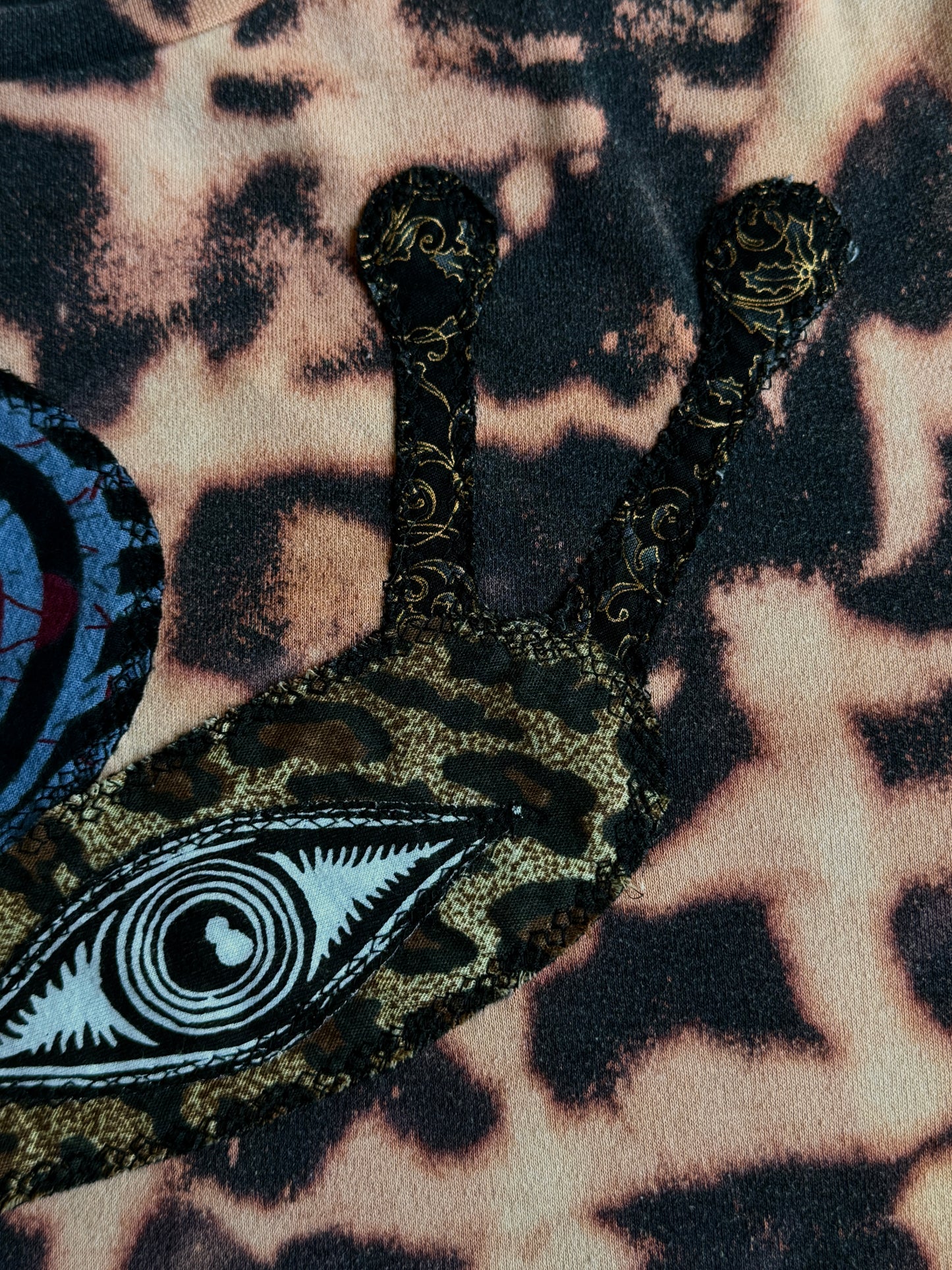 Snail eye lightweight crewneck
