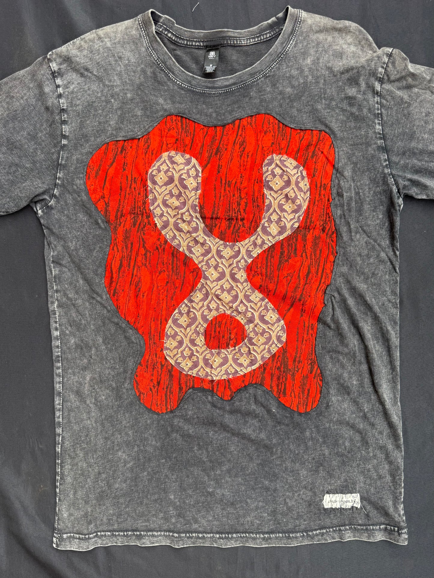 Wishbone sigil patch t-shirt