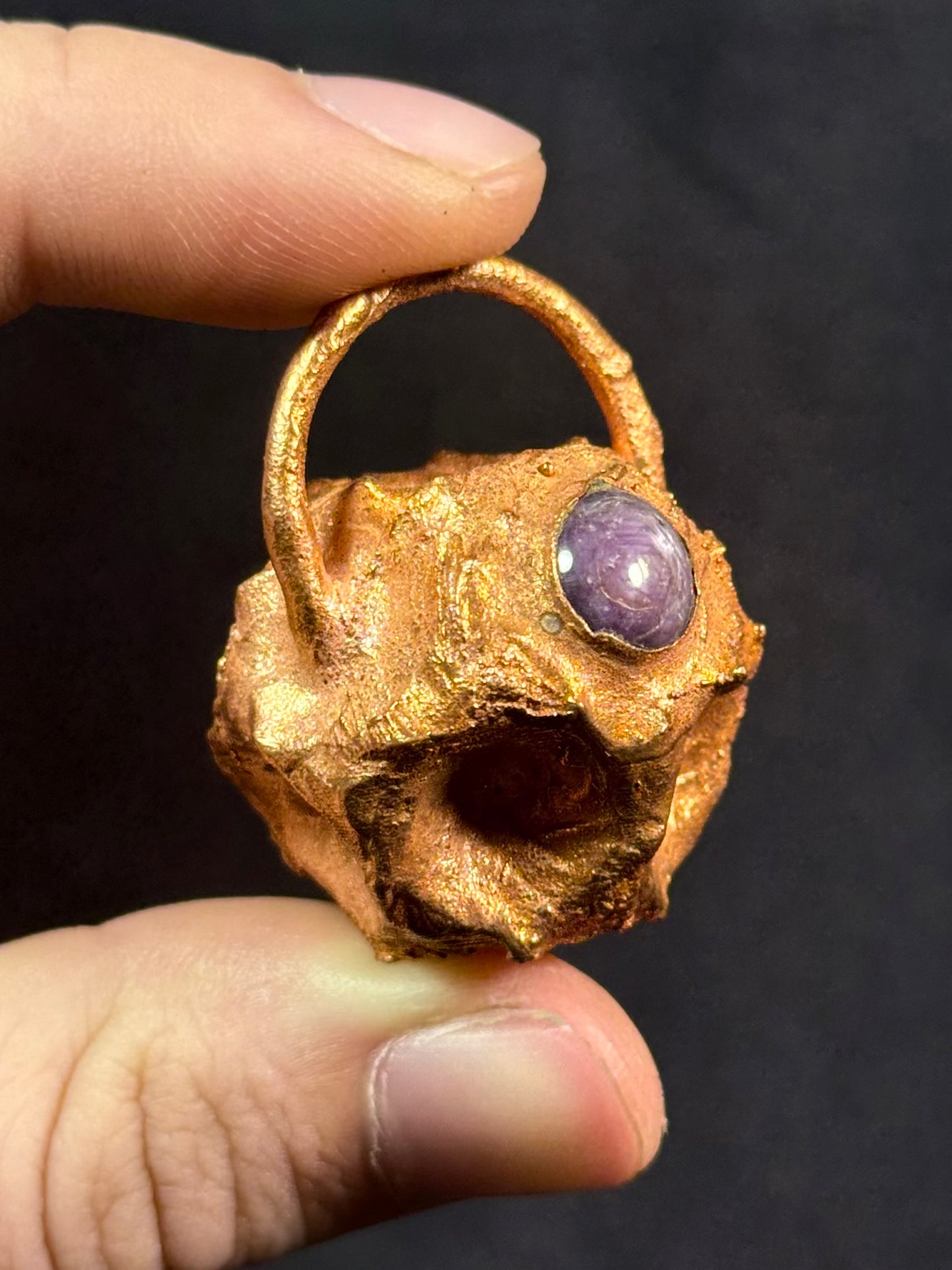 Tessellated rose star sapphire amulet