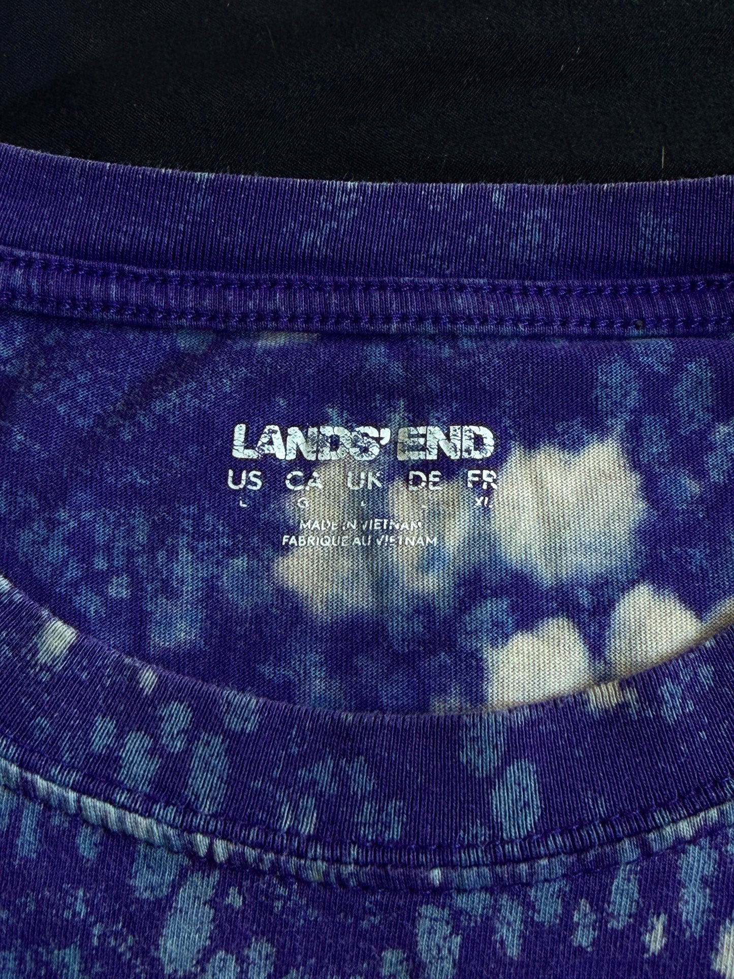 Intertwined patch bleach dyed t-shirt