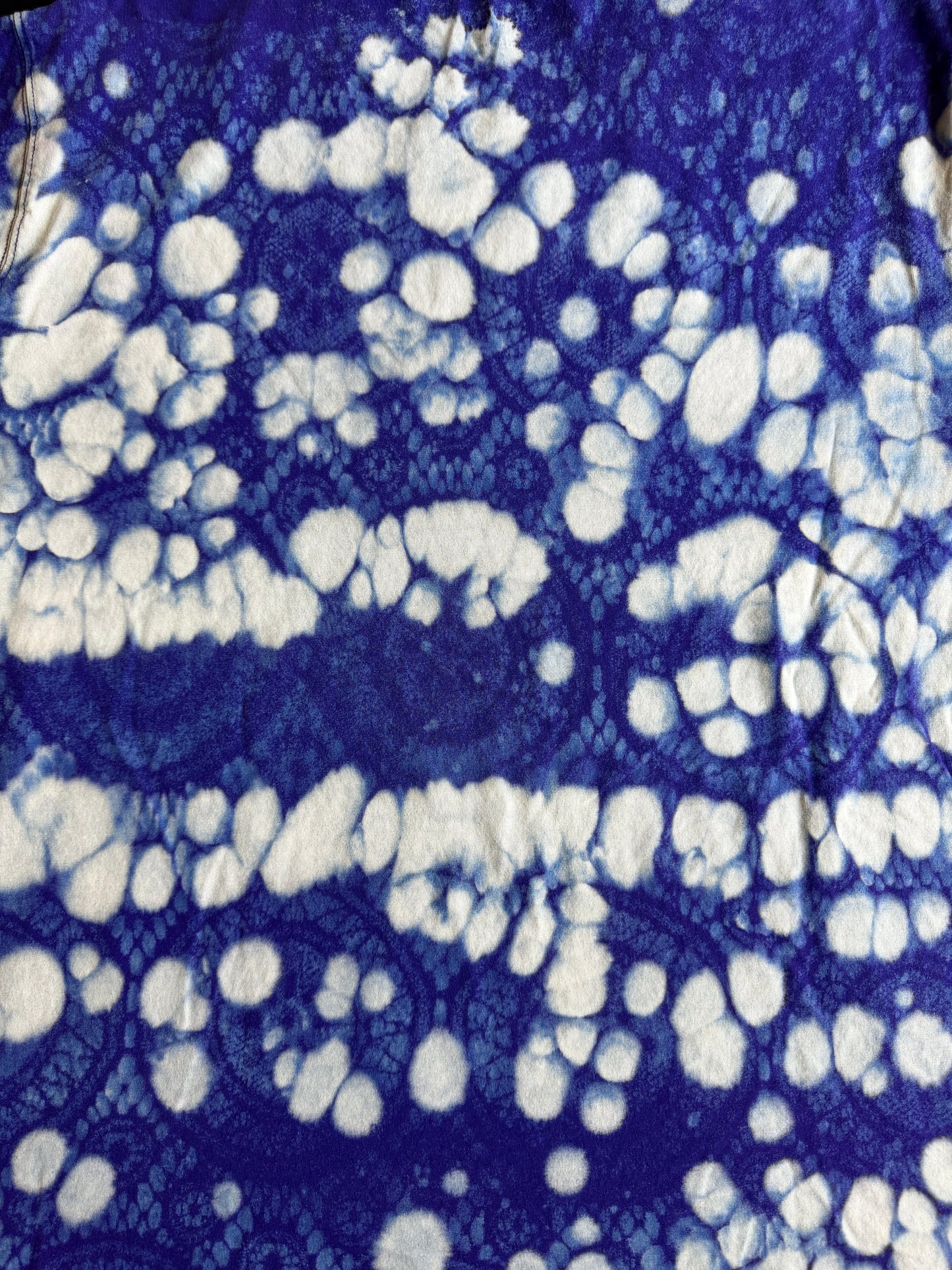 Intertwined patch bleach dyed t-shirt