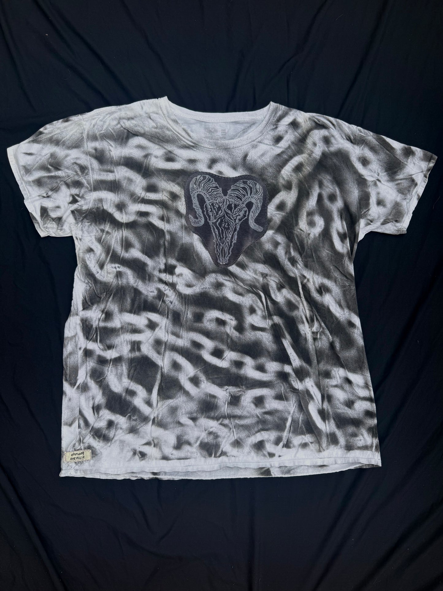 All seeing billy skull chain sprayed t shirt