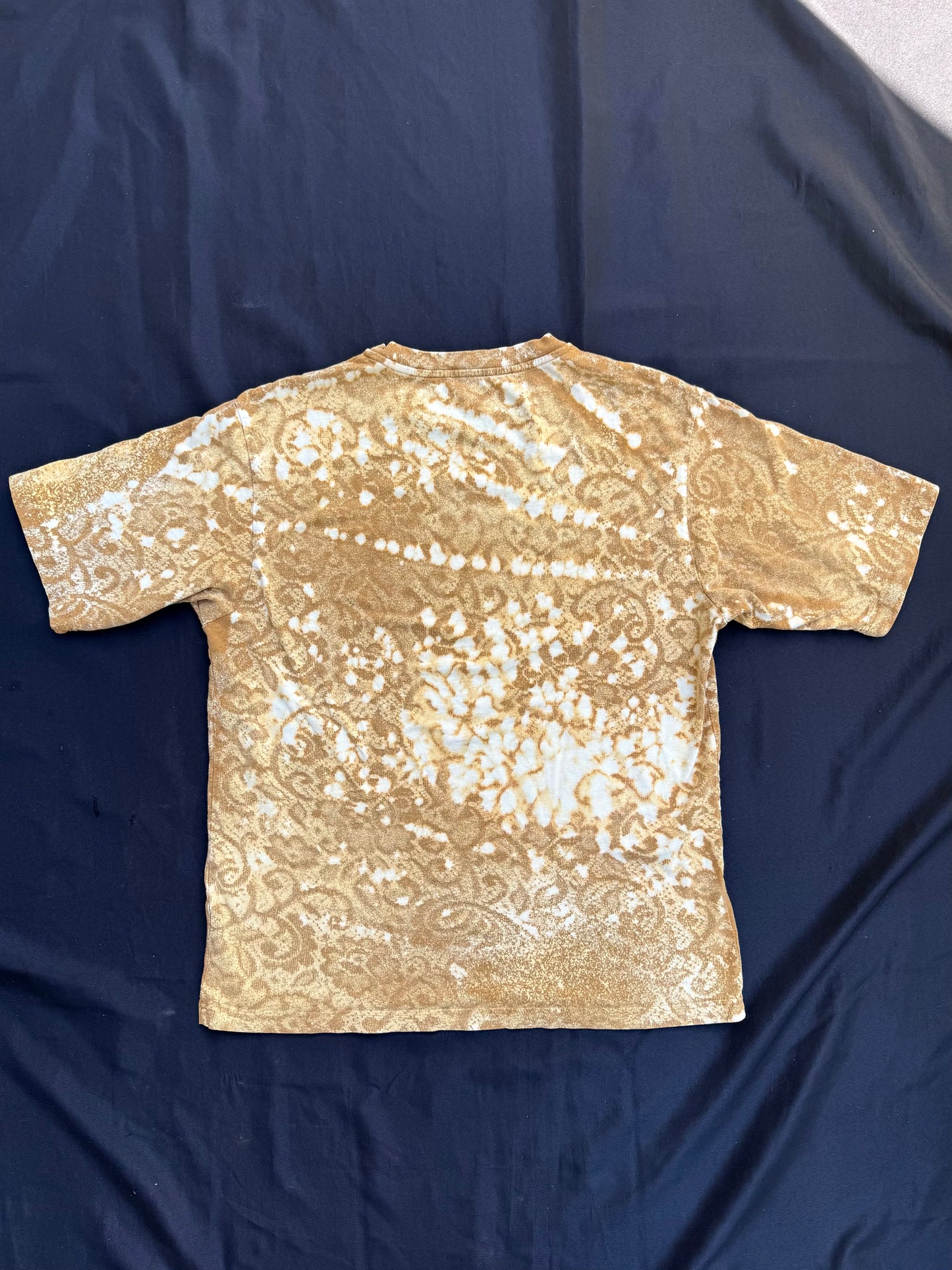 Rooted shape patch bleach lace dyed t-shirt