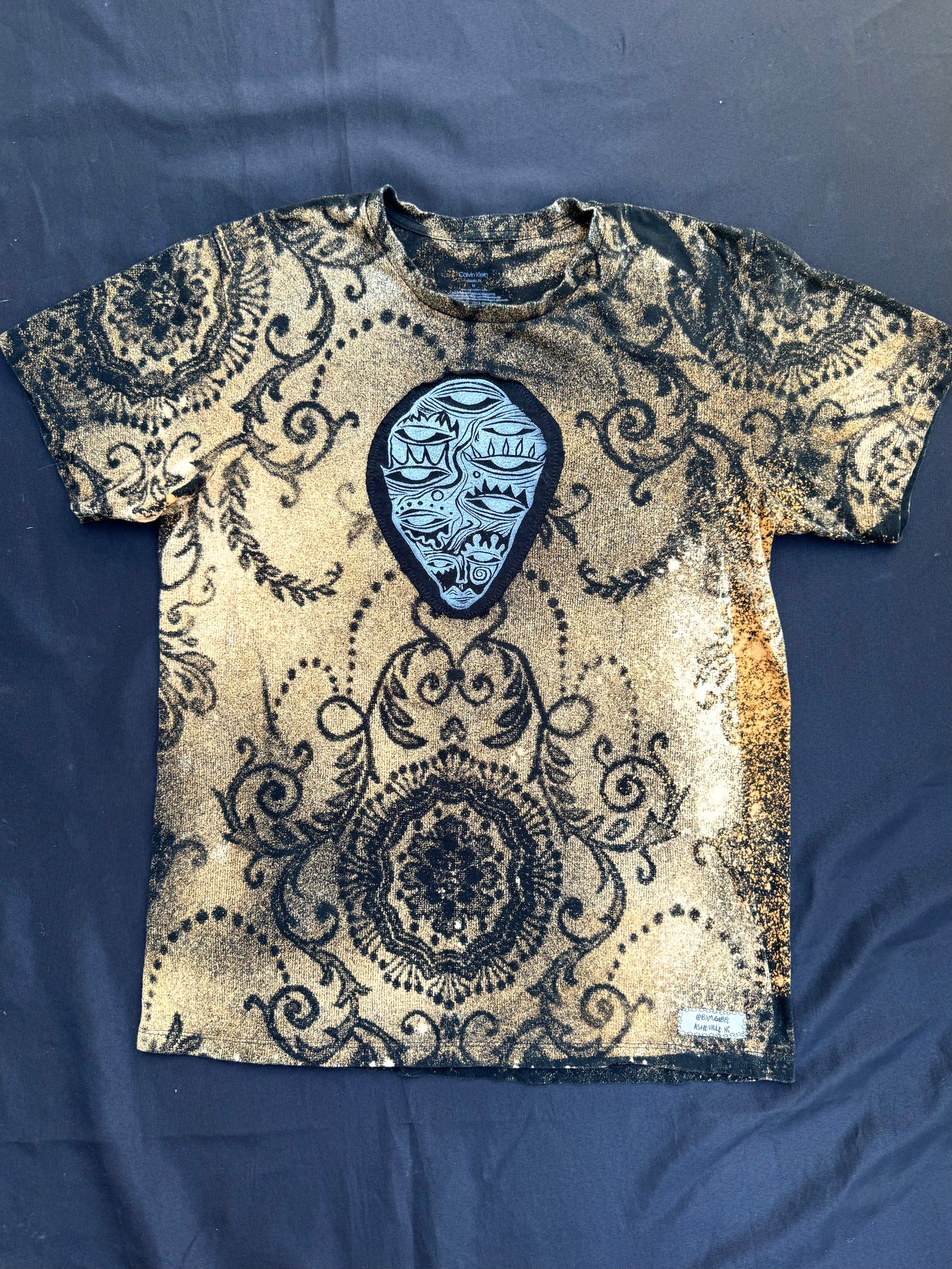 Face patch bleach lace dyed t-shirt