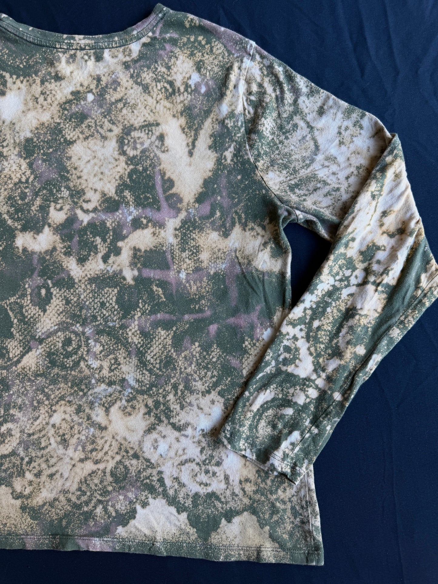 Snail bleach dyed long sleeve