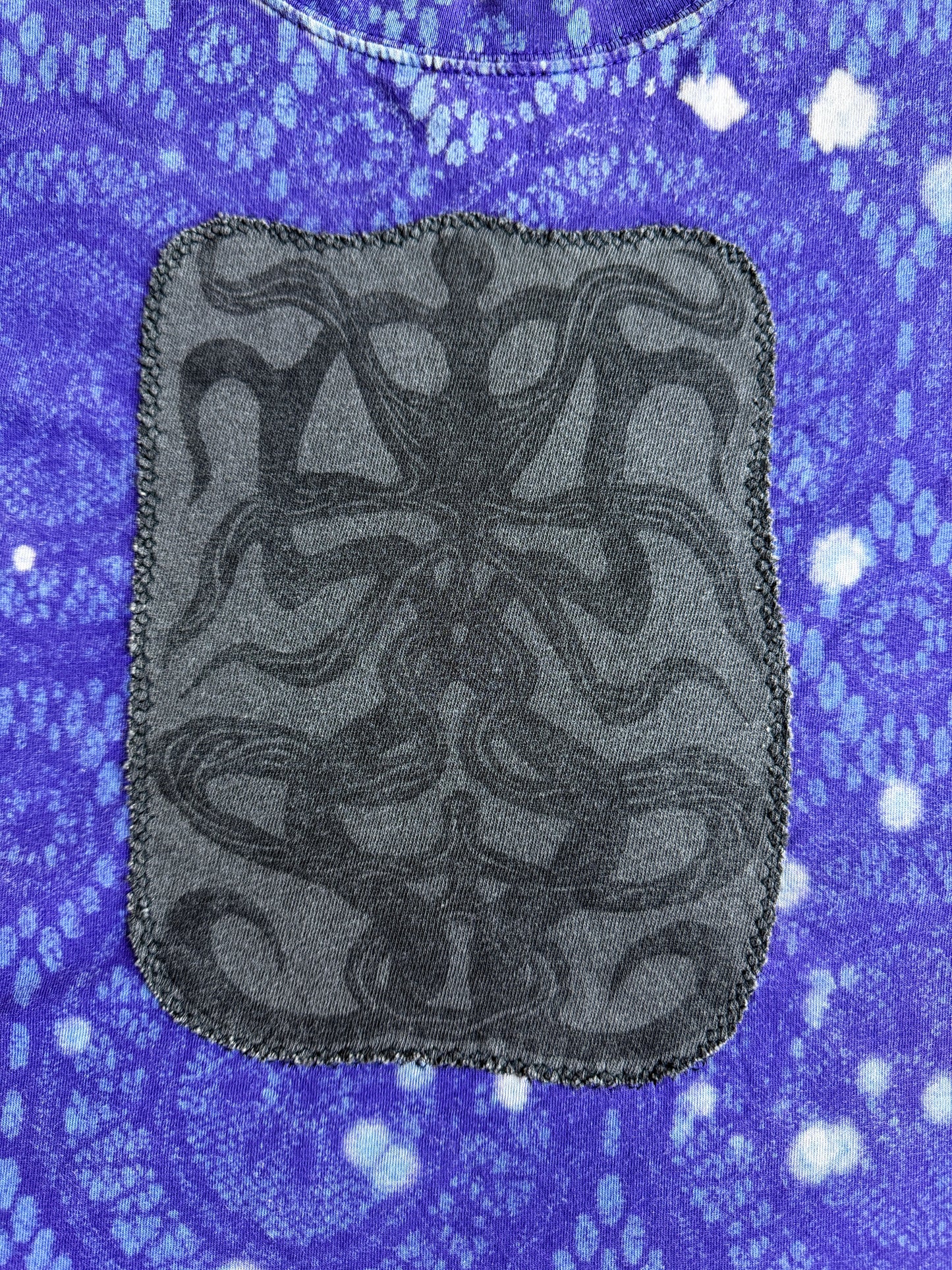 Intertwined patch bleach dyed t-shirt