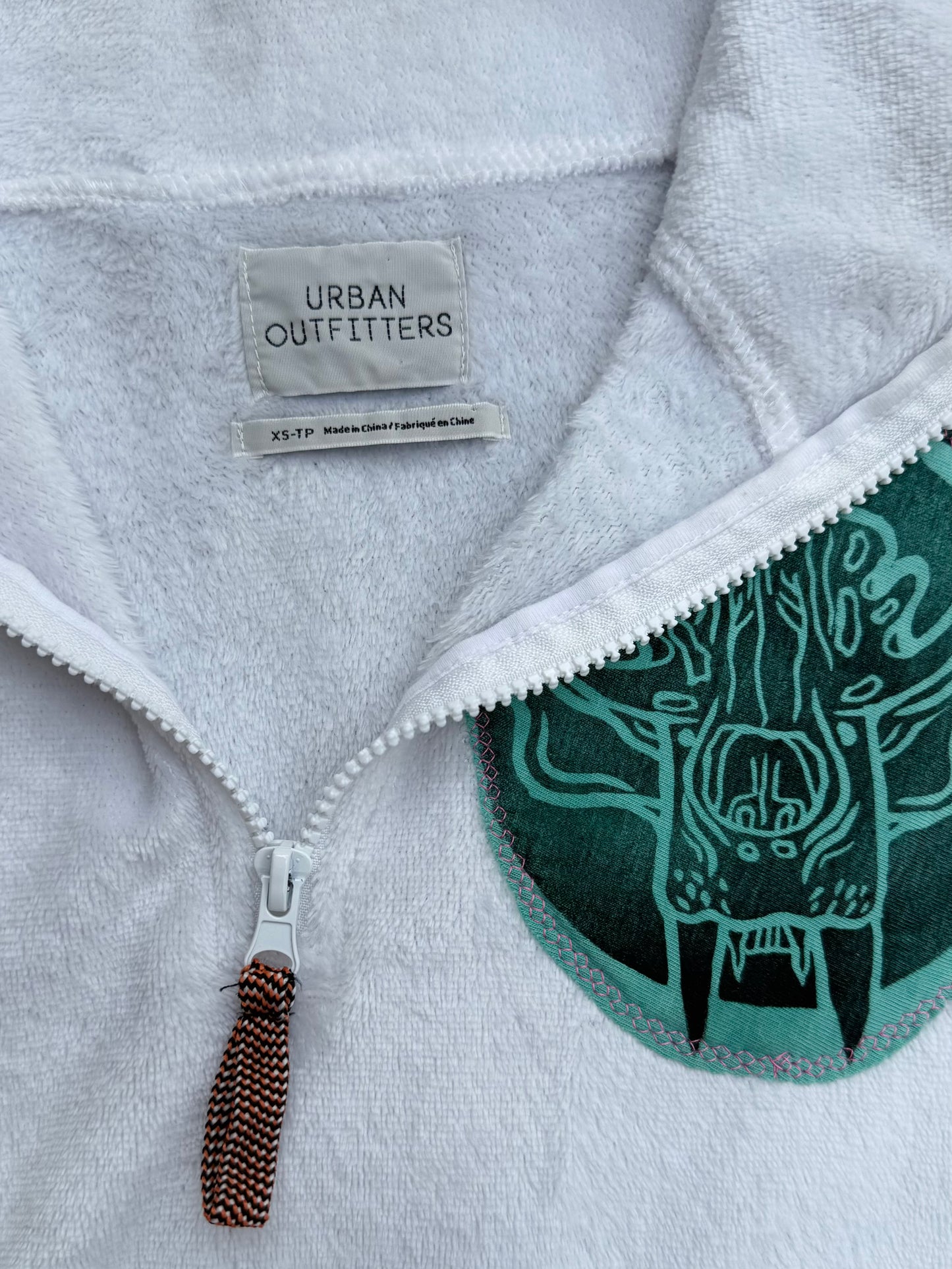 Cropped butterfly patch sweatshirt