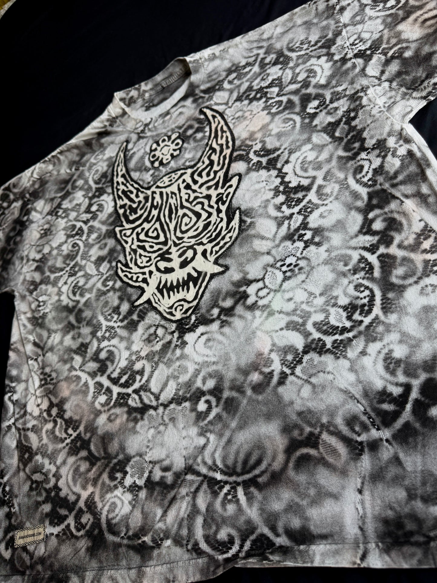 ONI swirl lace t-shirt