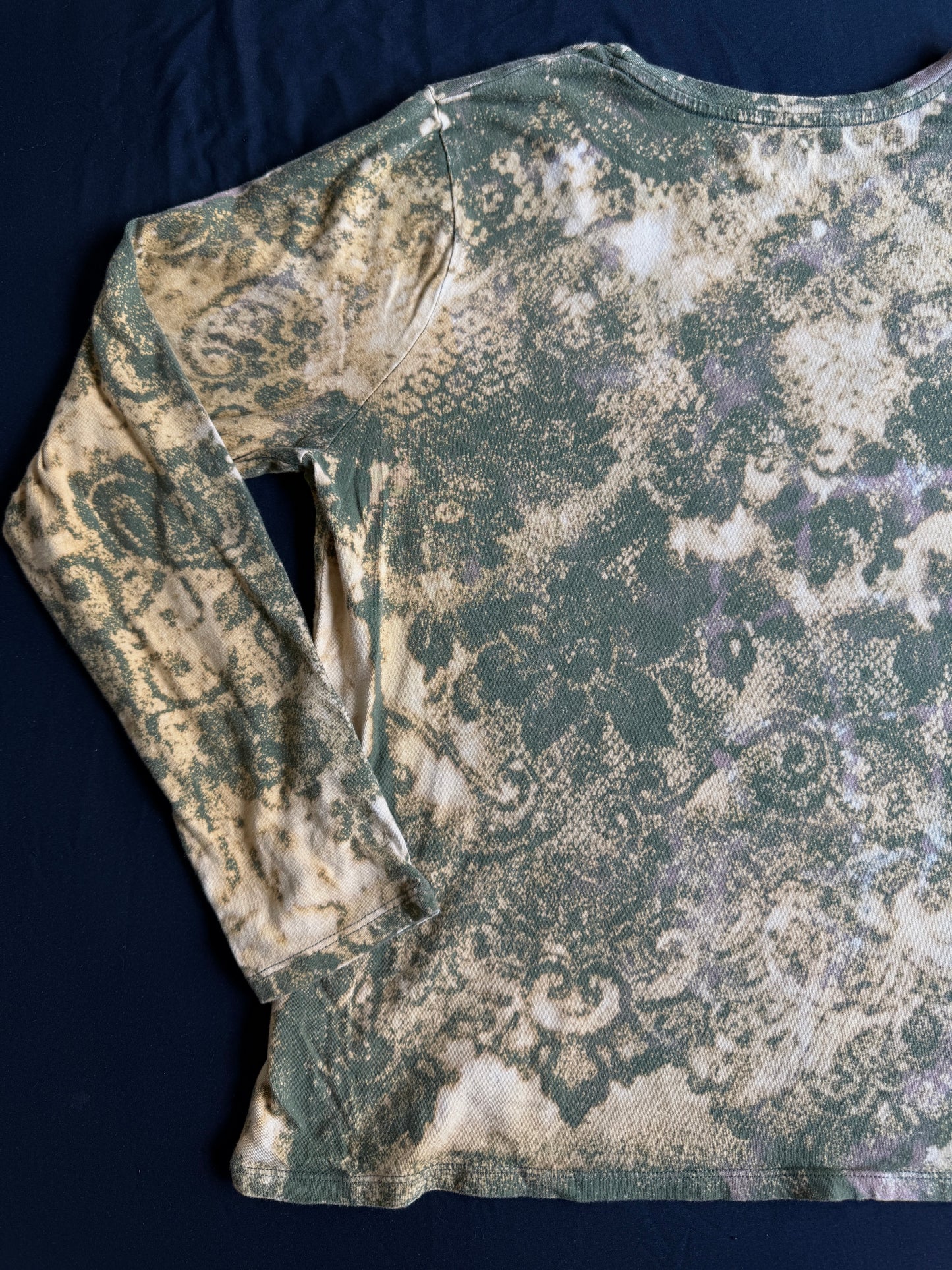 Snail bleach dyed long sleeve
