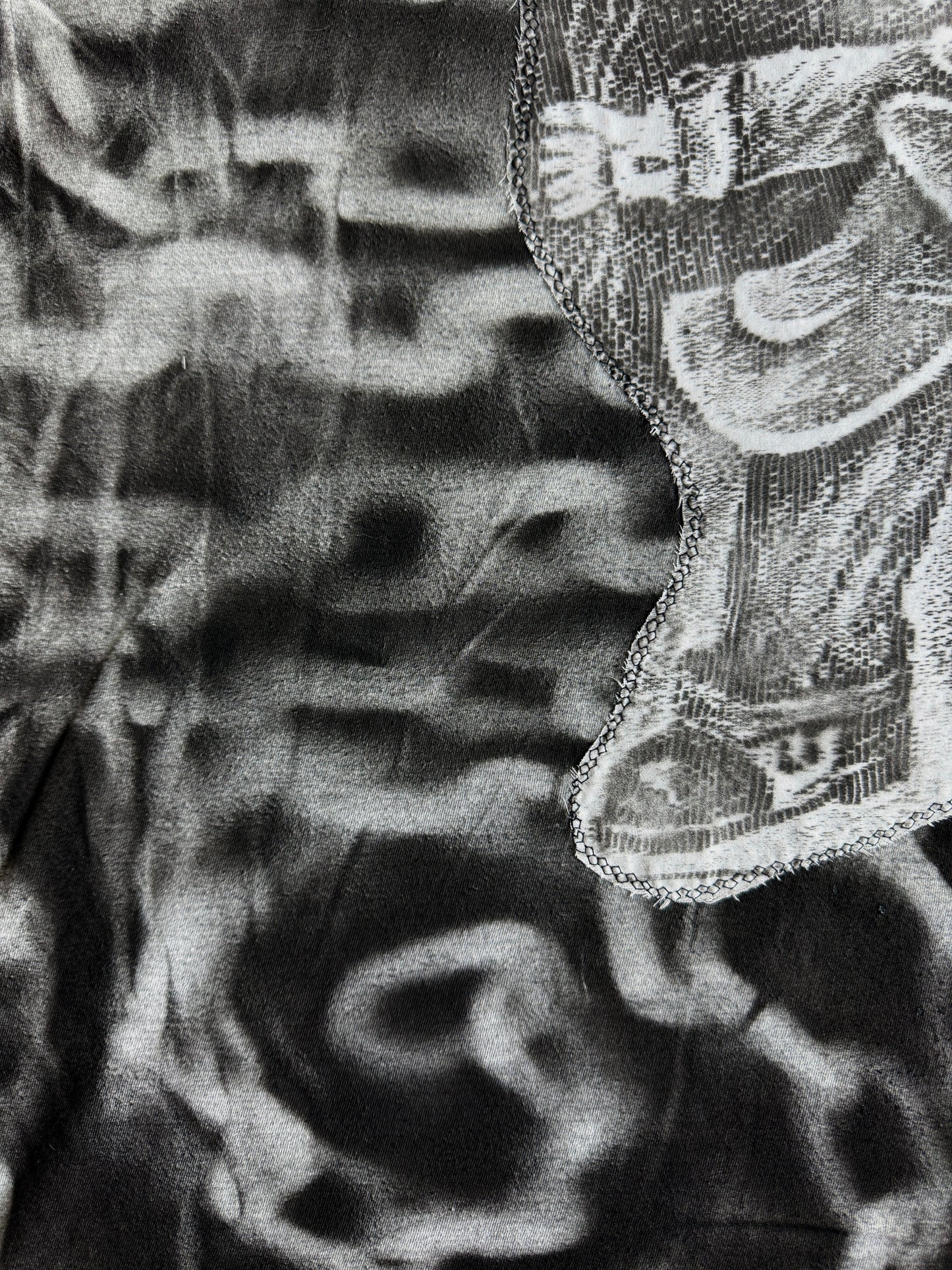 Clown chain t-shirt