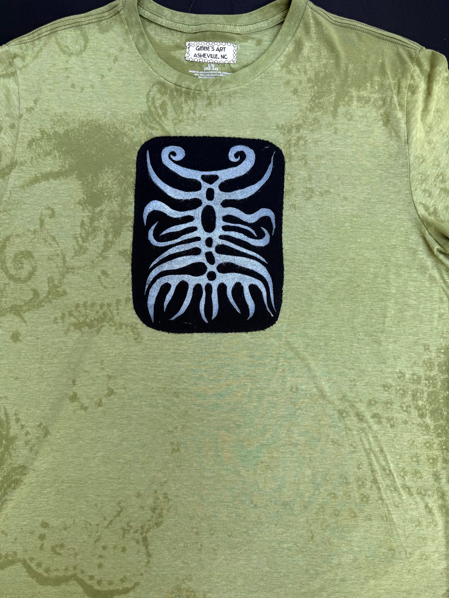 Shape patch bleach lace dyed t-shirt