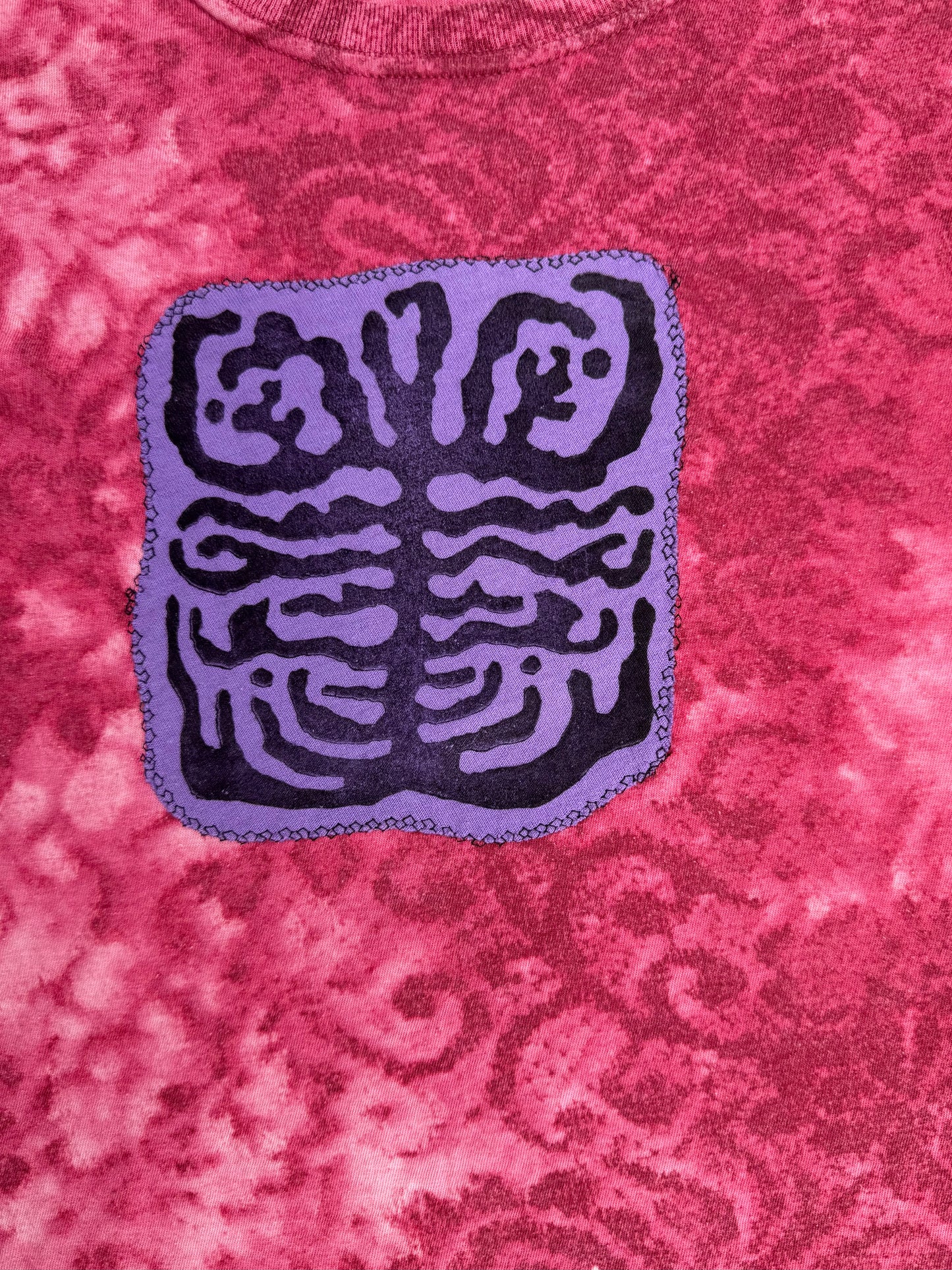 Shape patch bleach dyed shirt