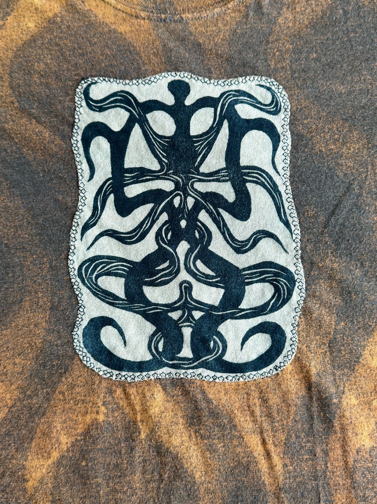 Intertwined patch bleach dyed t-shirt