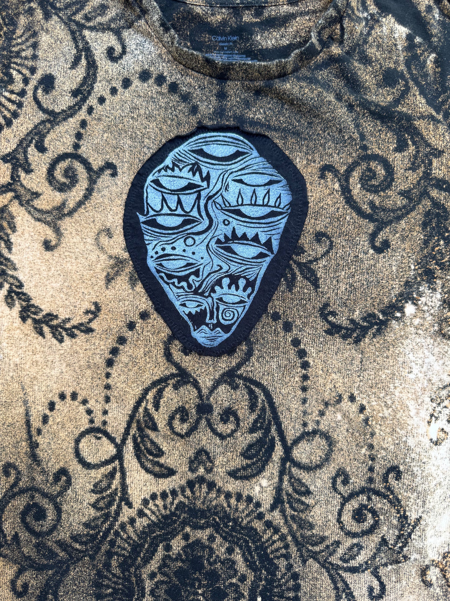Face patch bleach lace dyed t-shirt