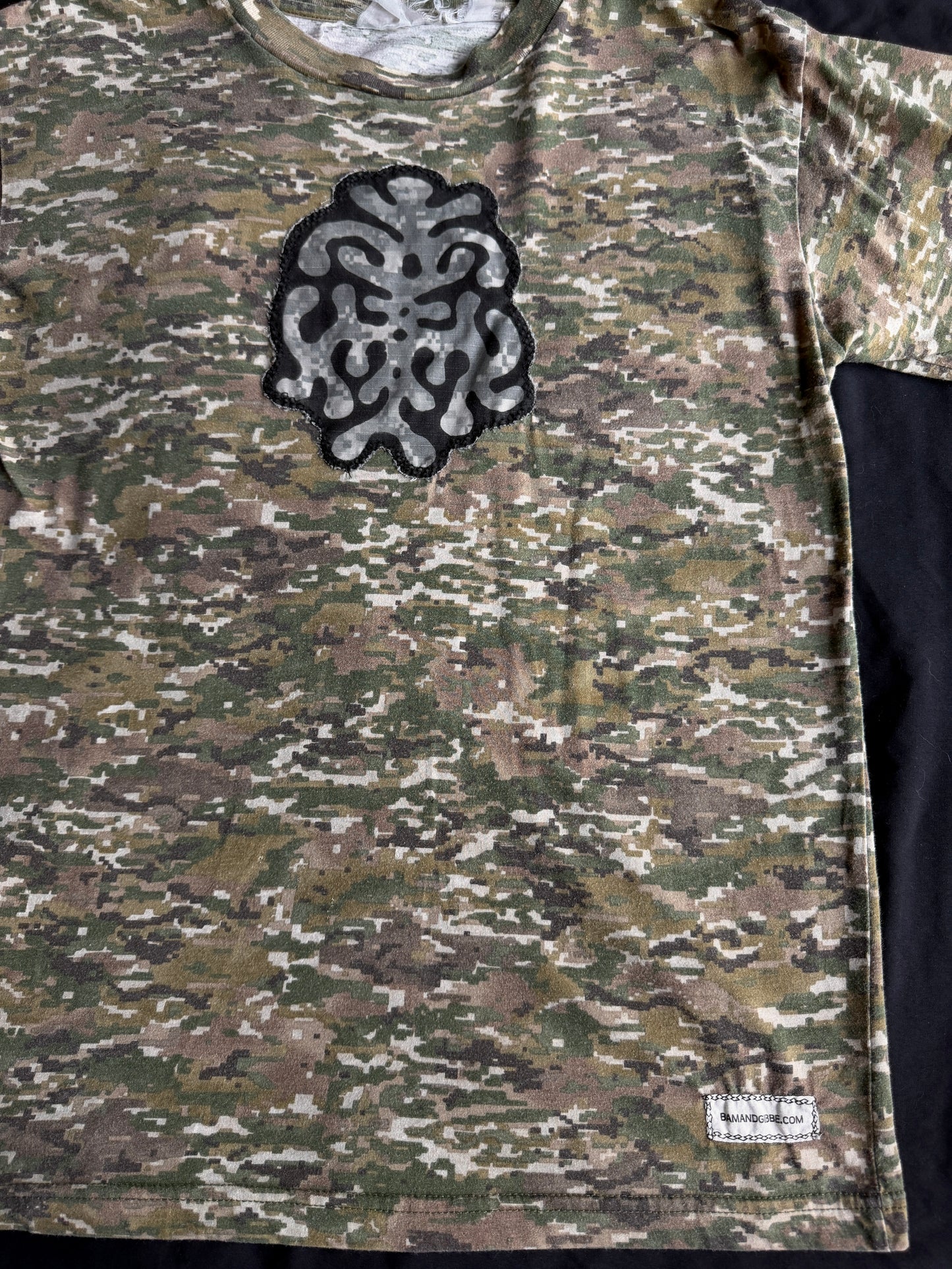 Shape patch camo t-shirt