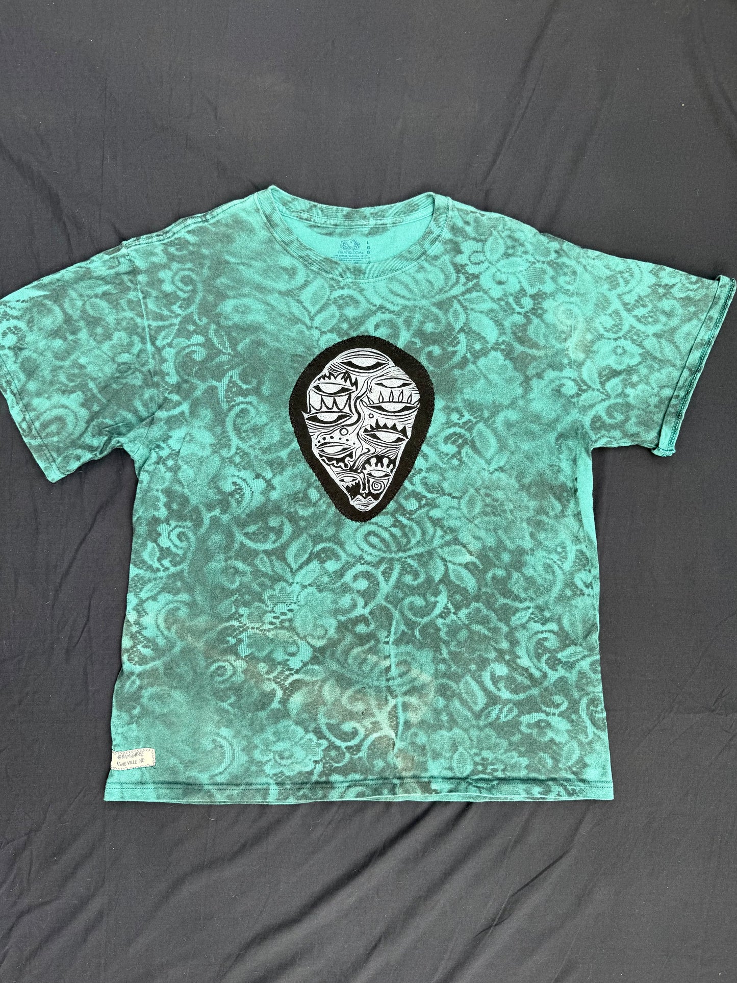 Face patch spray painted lace t-shirt