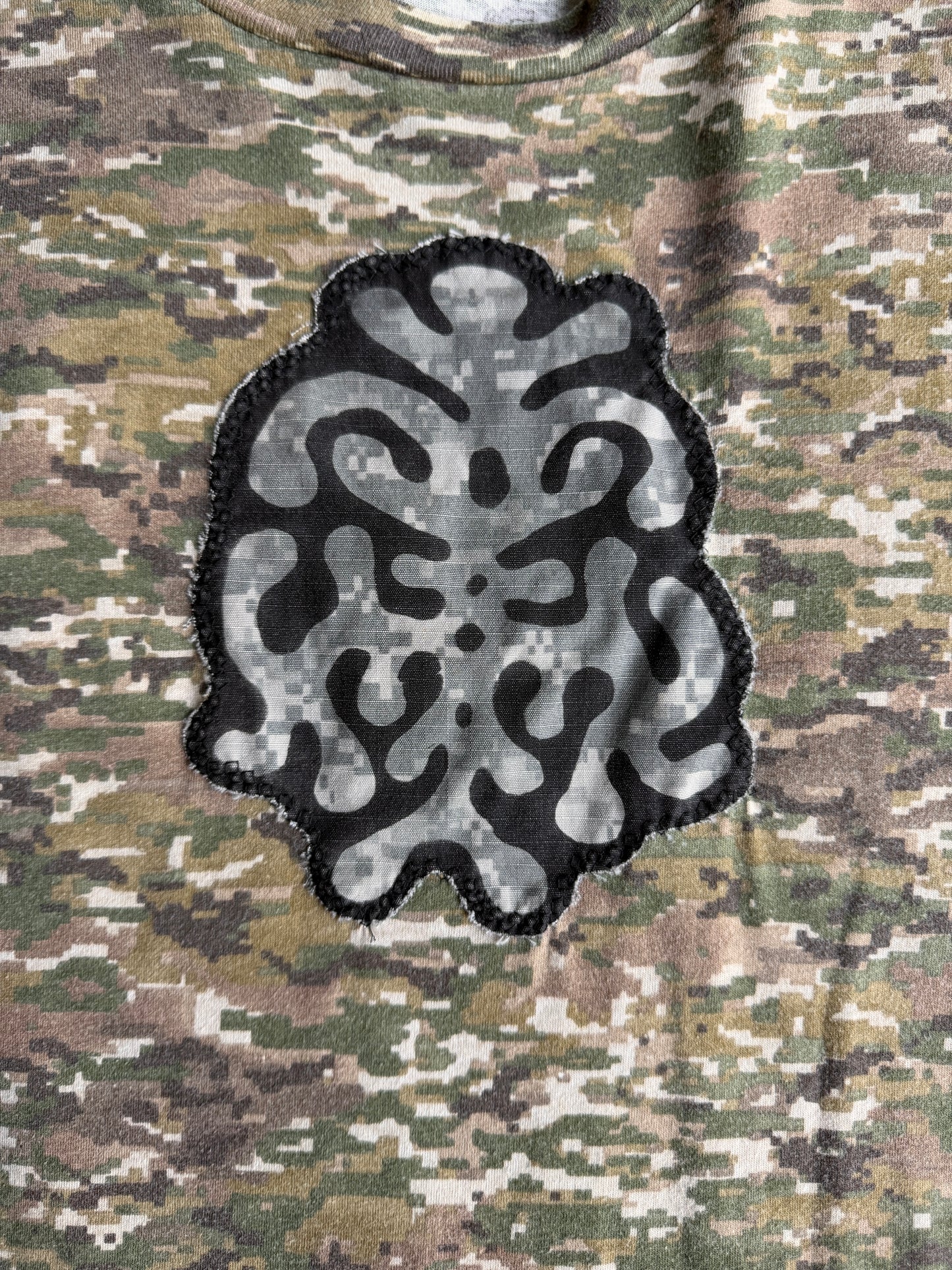Shape patch camo t-shirt