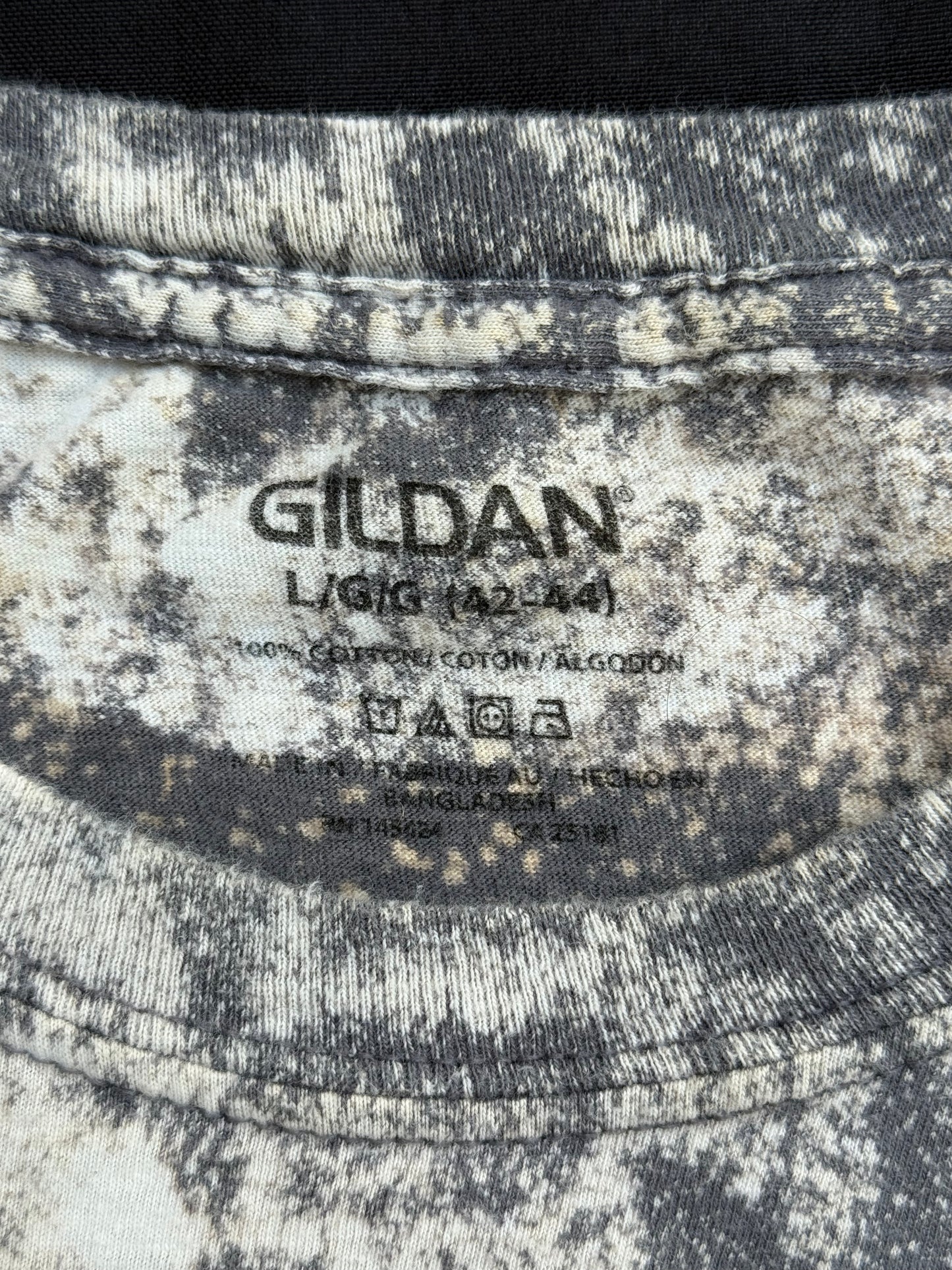 Shape patch bleach lace dyed t-shirt