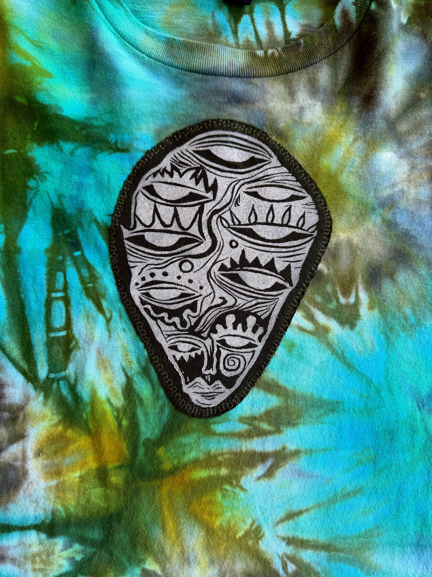 Face patch tie dye t-shirt