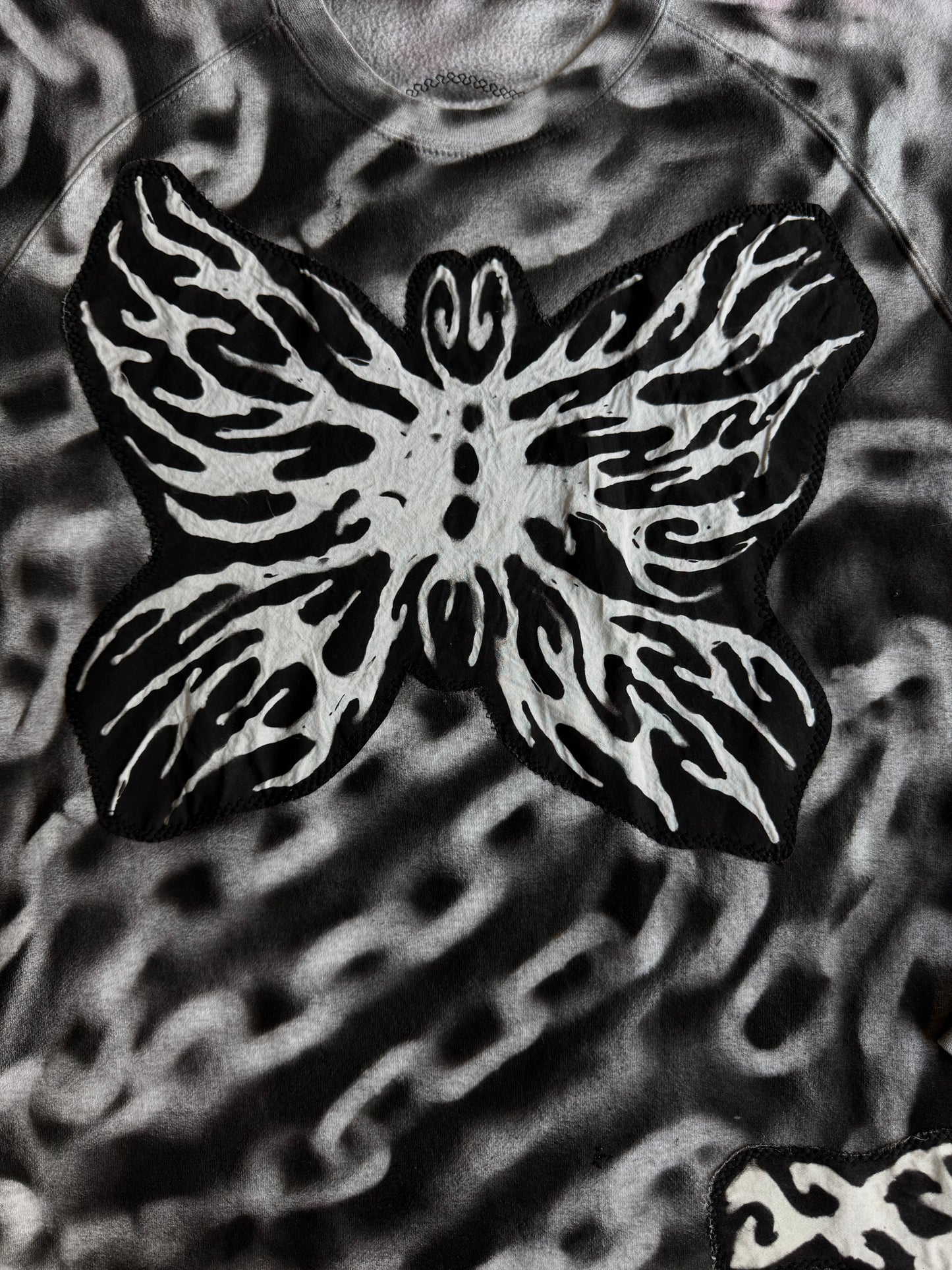 Butterfly chain crewneck