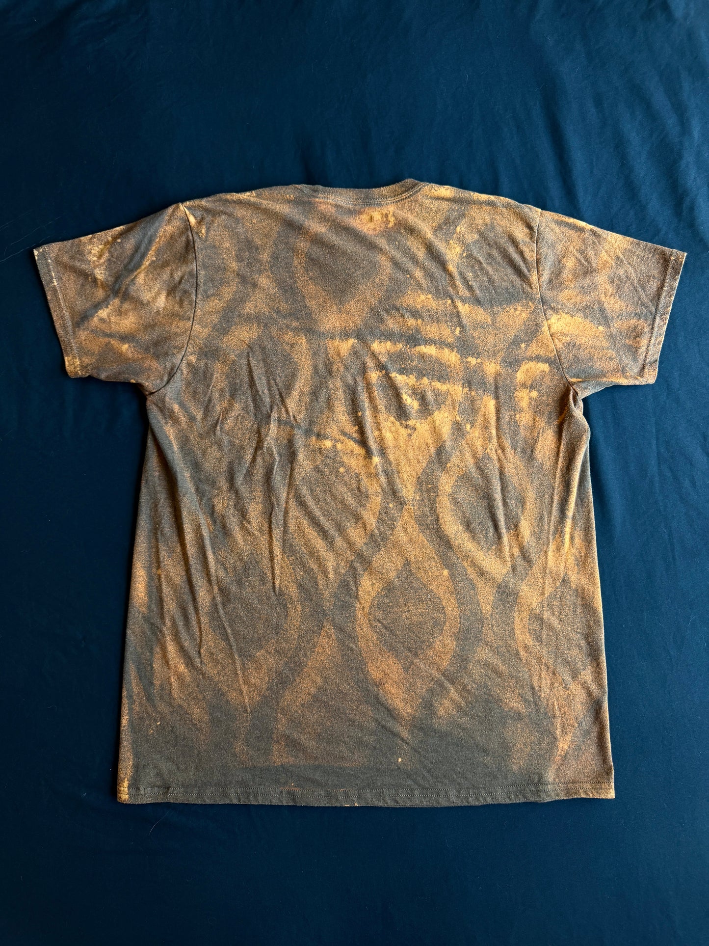 Intertwined patch bleach dyed t-shirt