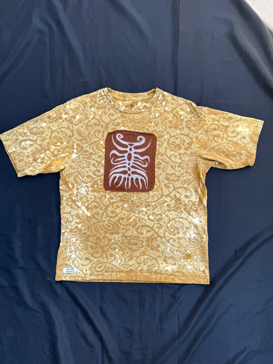 Rooted shape patch bleach lace dyed t-shirt