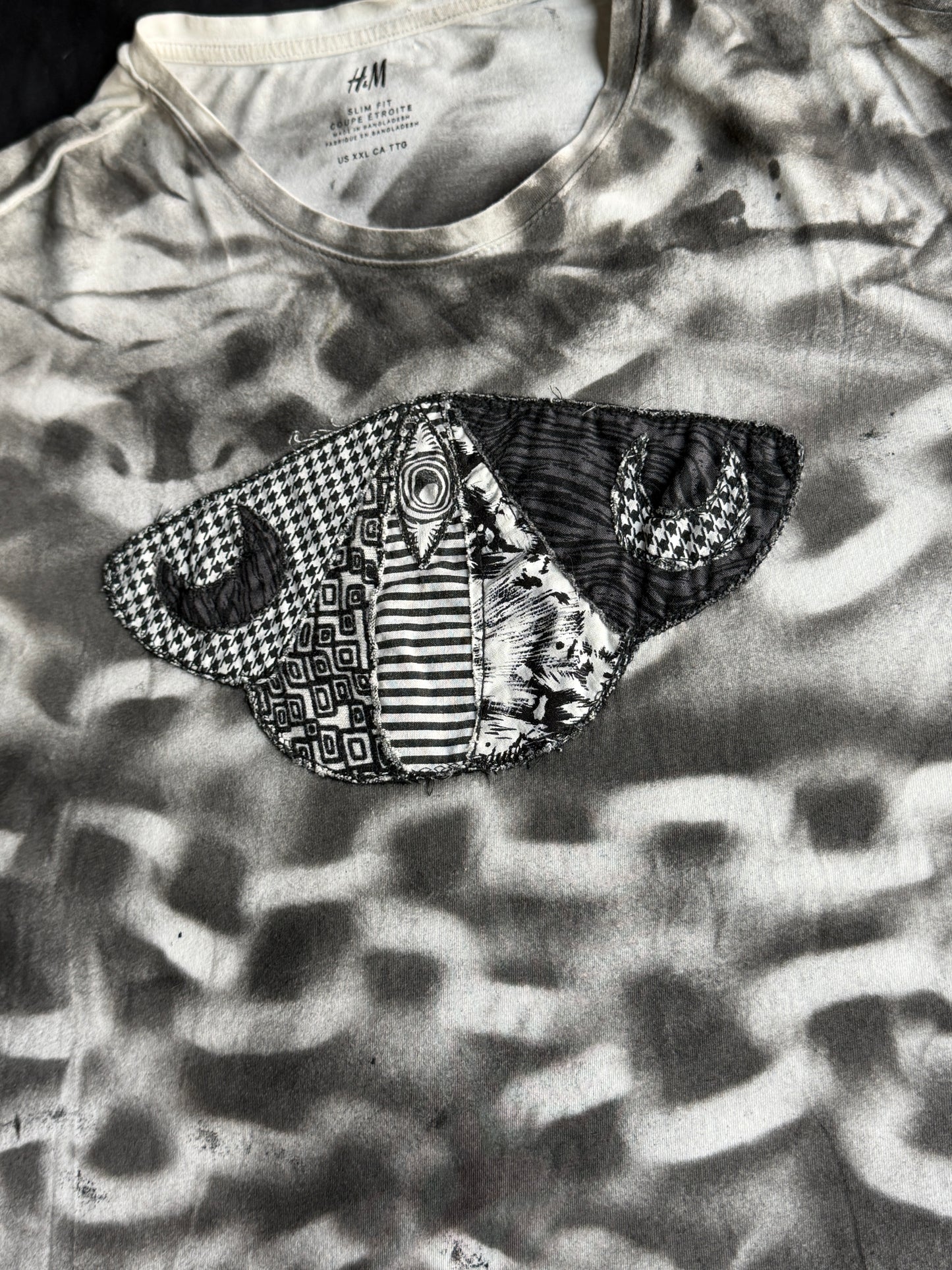 Moth chain t-shirt