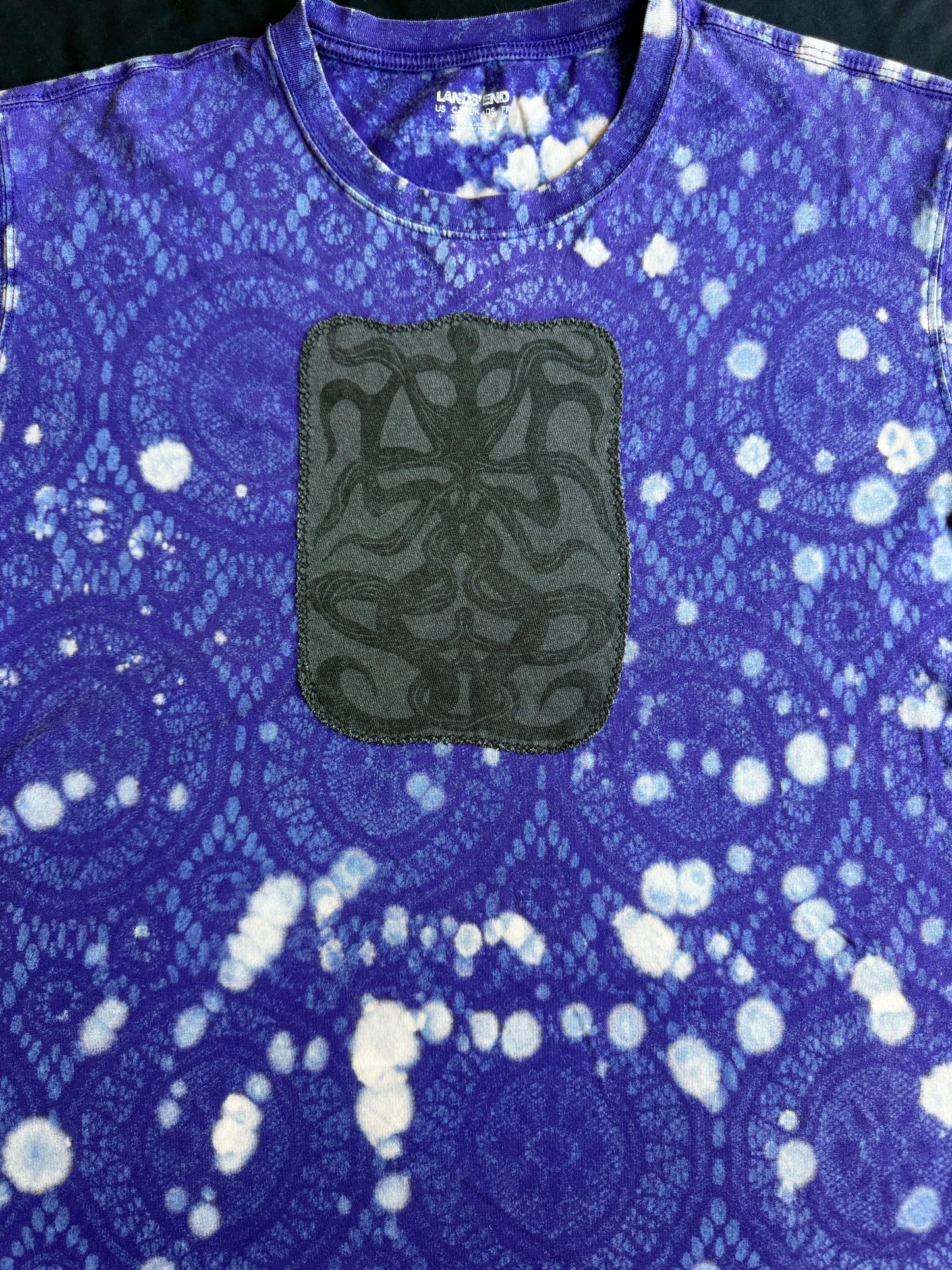 Intertwined patch bleach dyed t-shirt