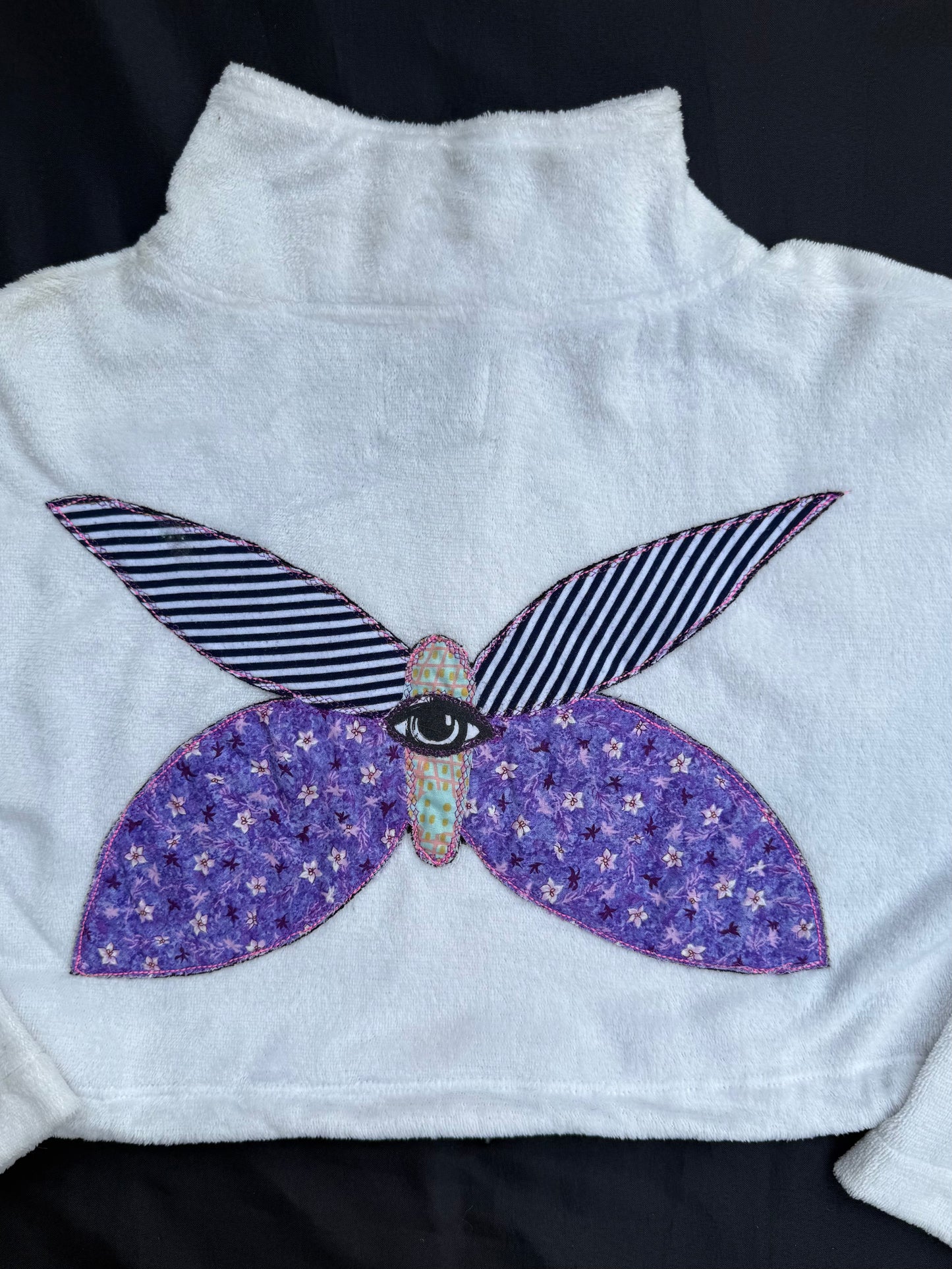 Cropped butterfly patch sweatshirt
