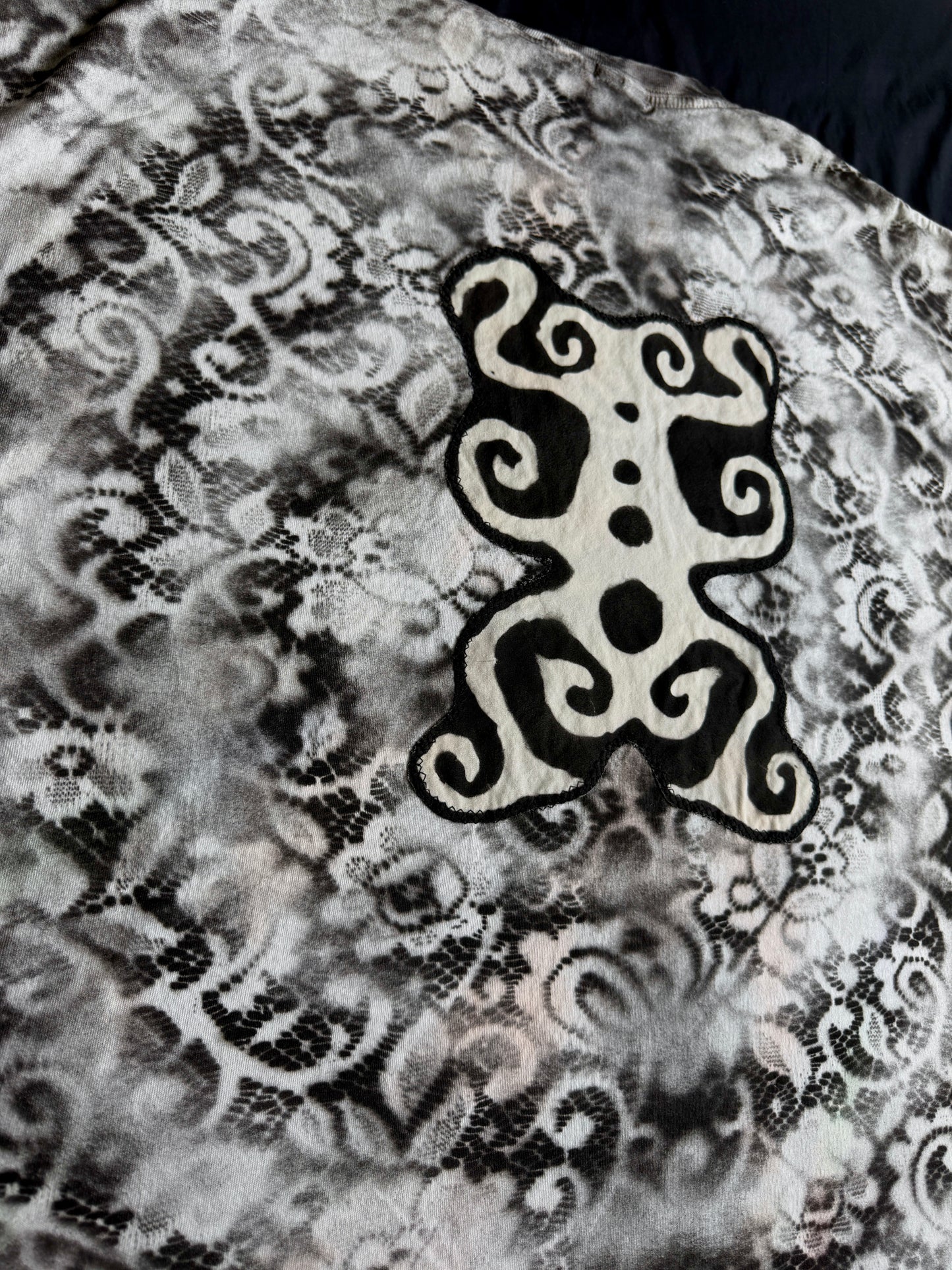 ONI swirl lace t-shirt