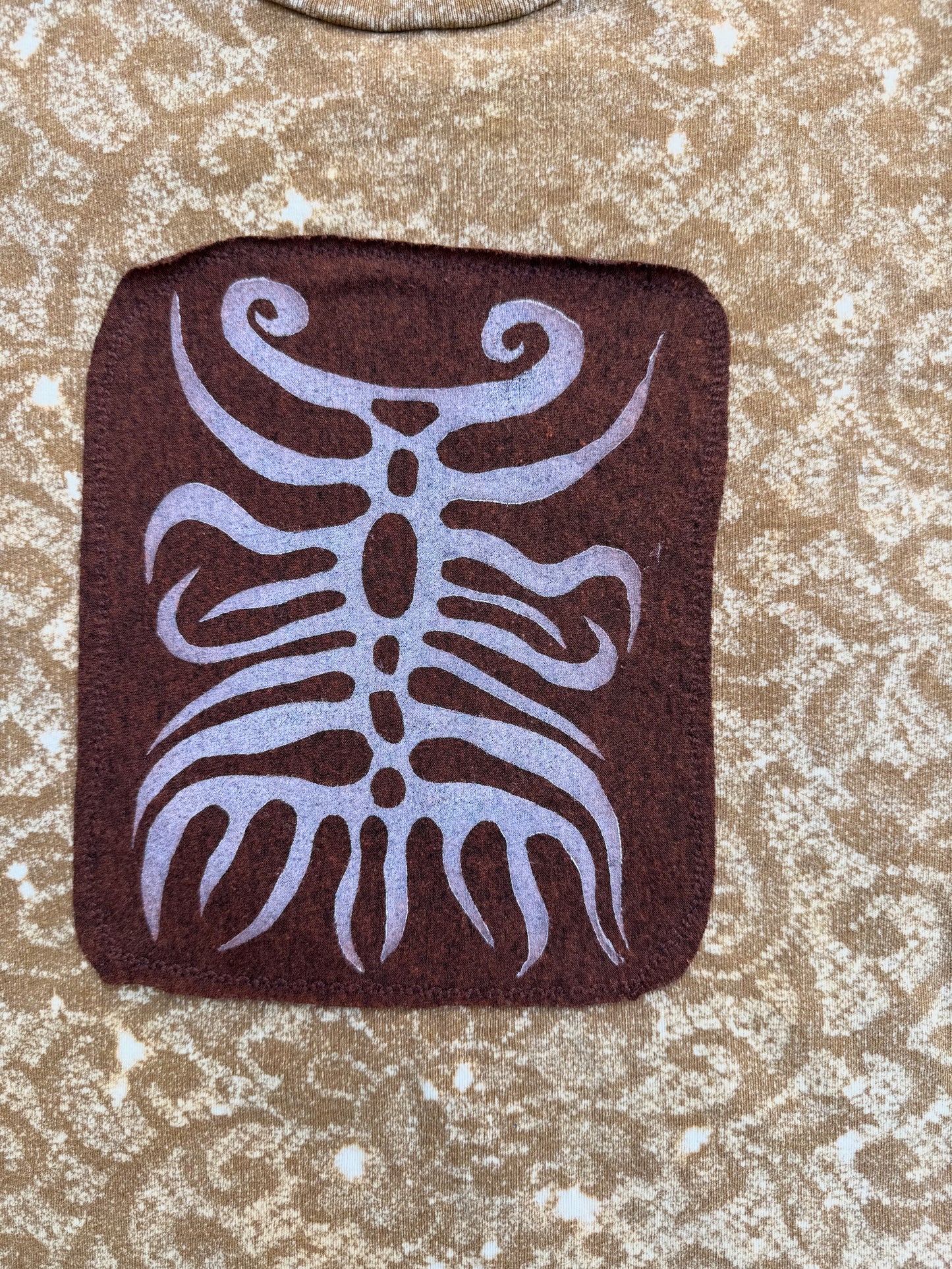 Rooted shape patch bleach lace dyed t-shirt