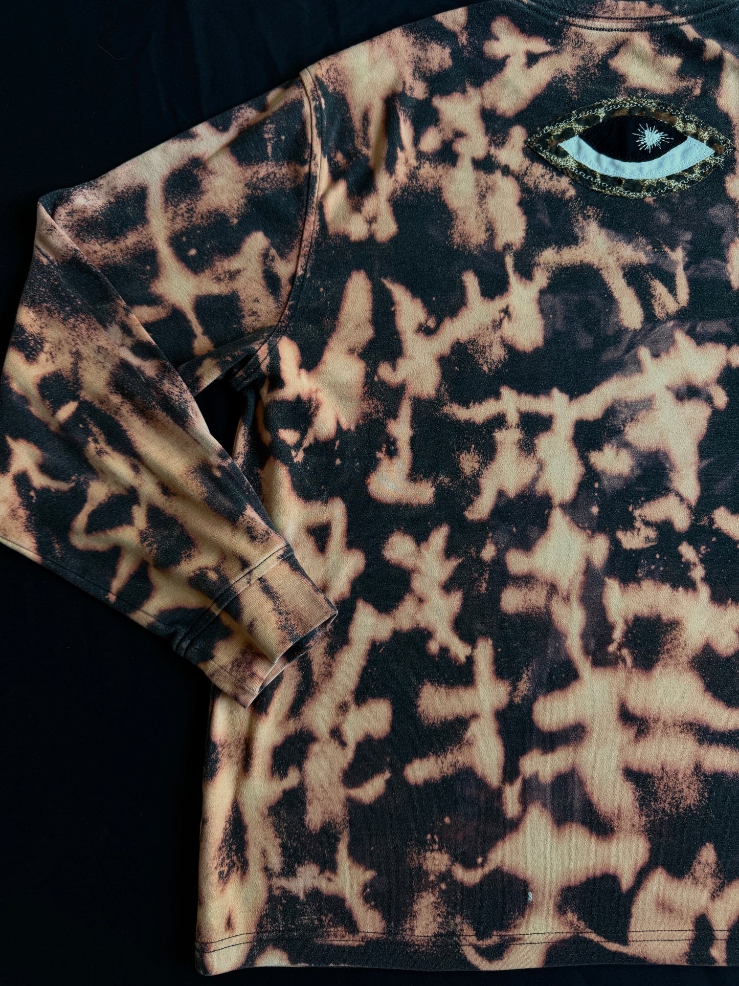 Snail eye lightweight crewneck