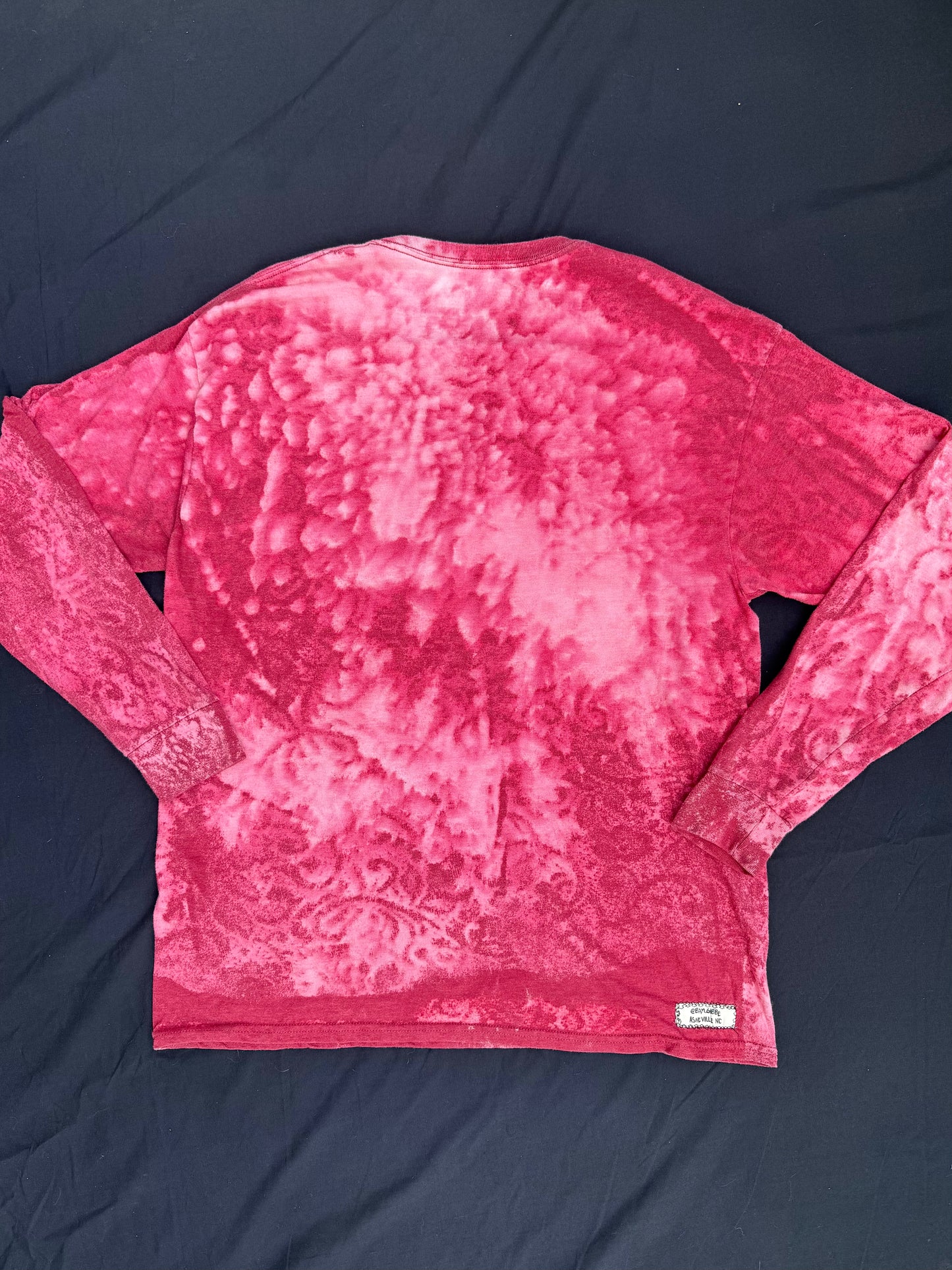 Shape patch bleach dyed shirt