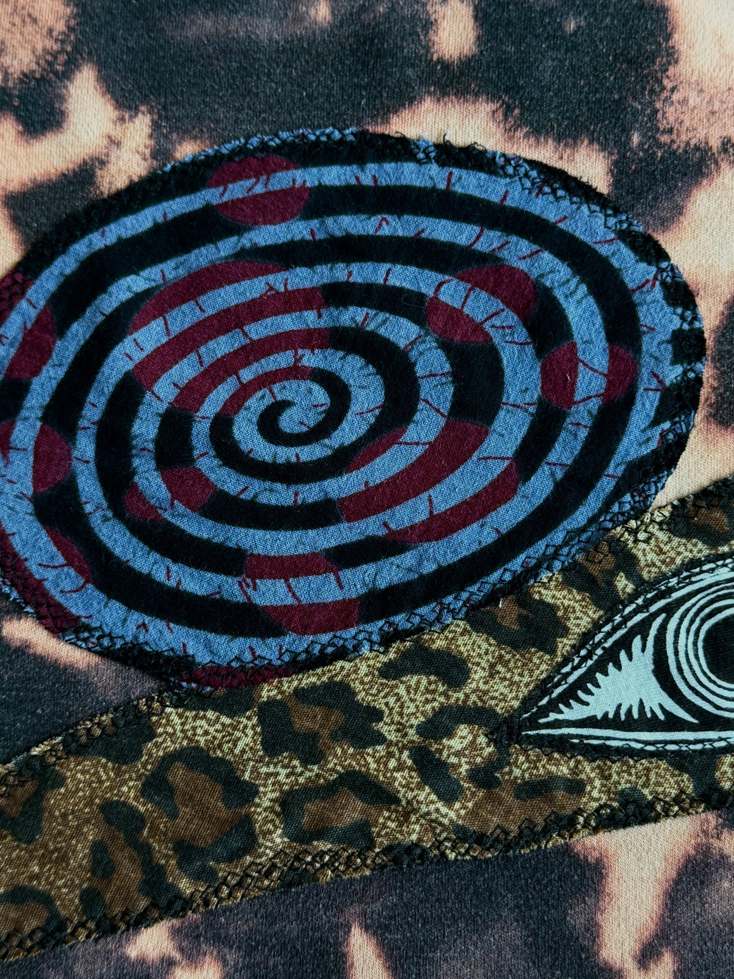 Snail eye lightweight crewneck