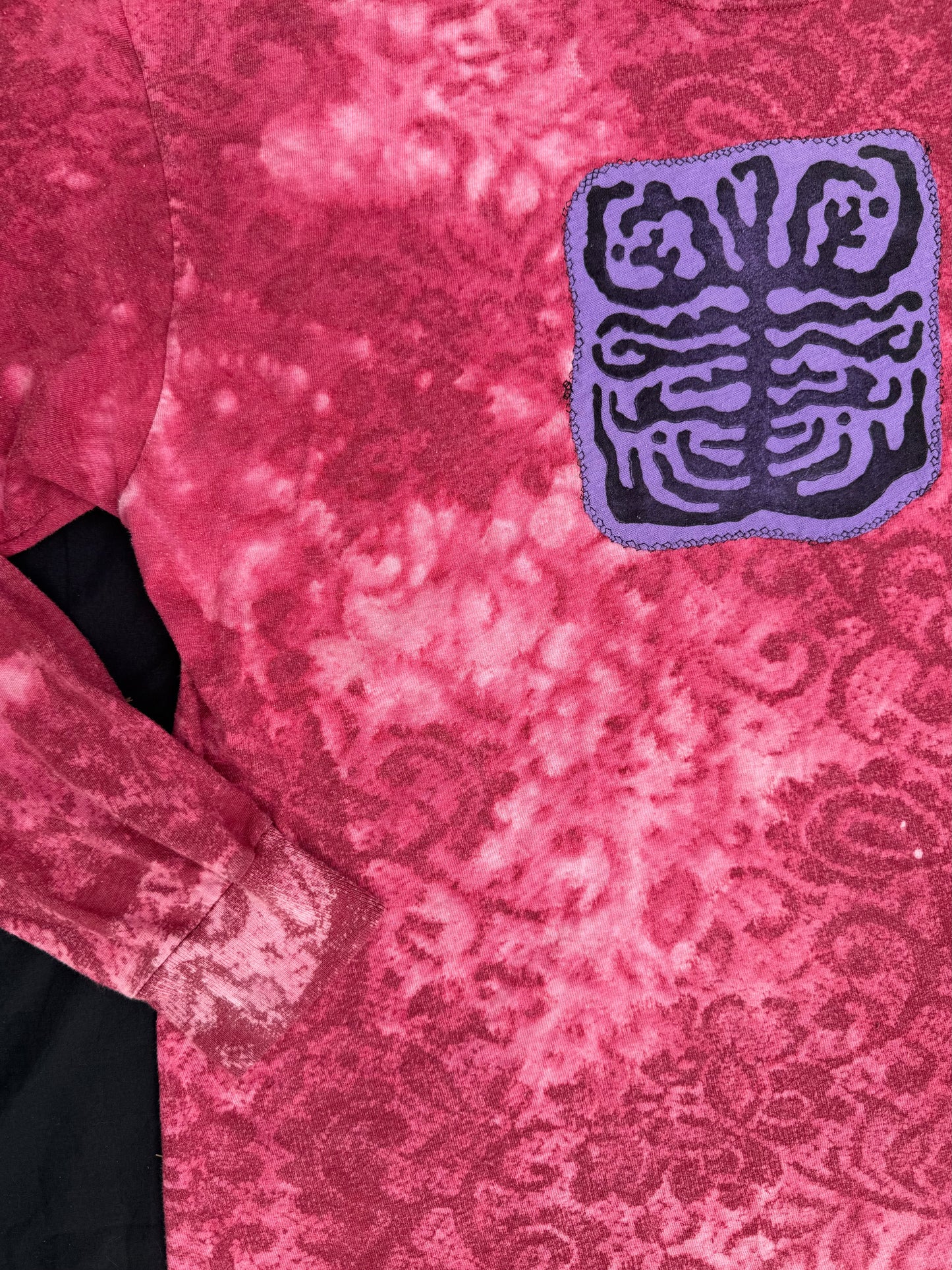 Shape patch bleach dyed shirt