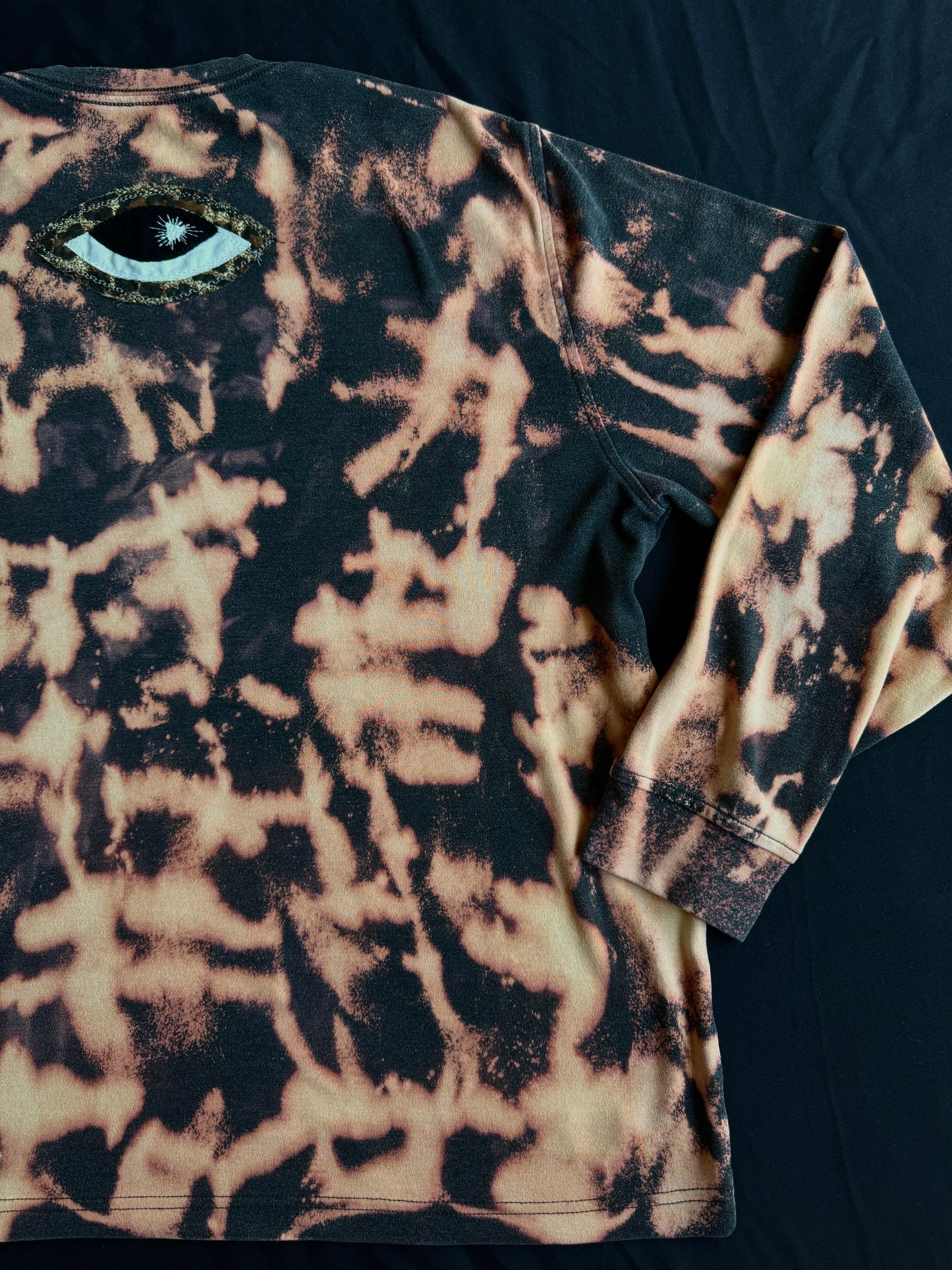 Snail eye lightweight crewneck