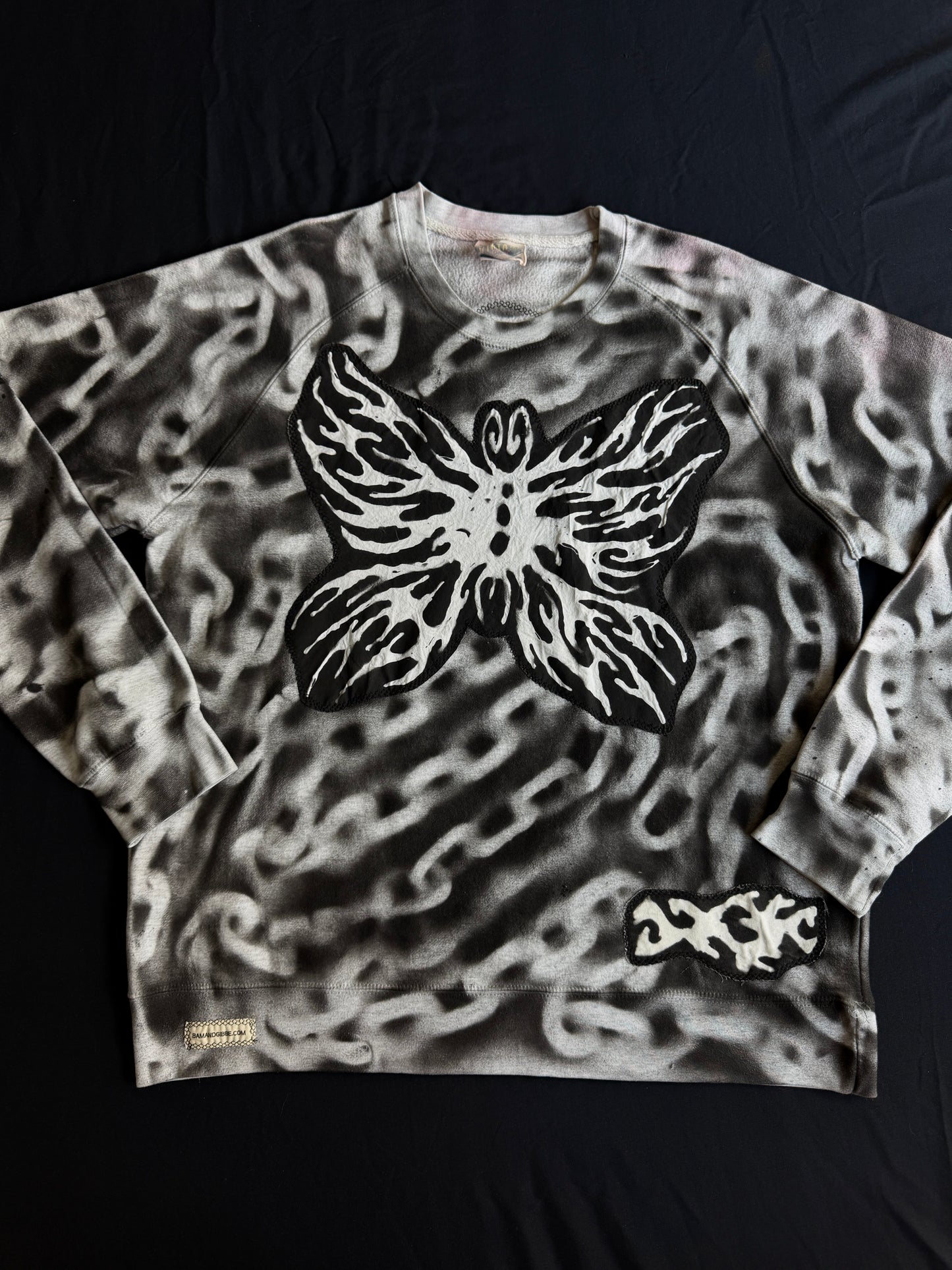 Butterfly chain crewneck