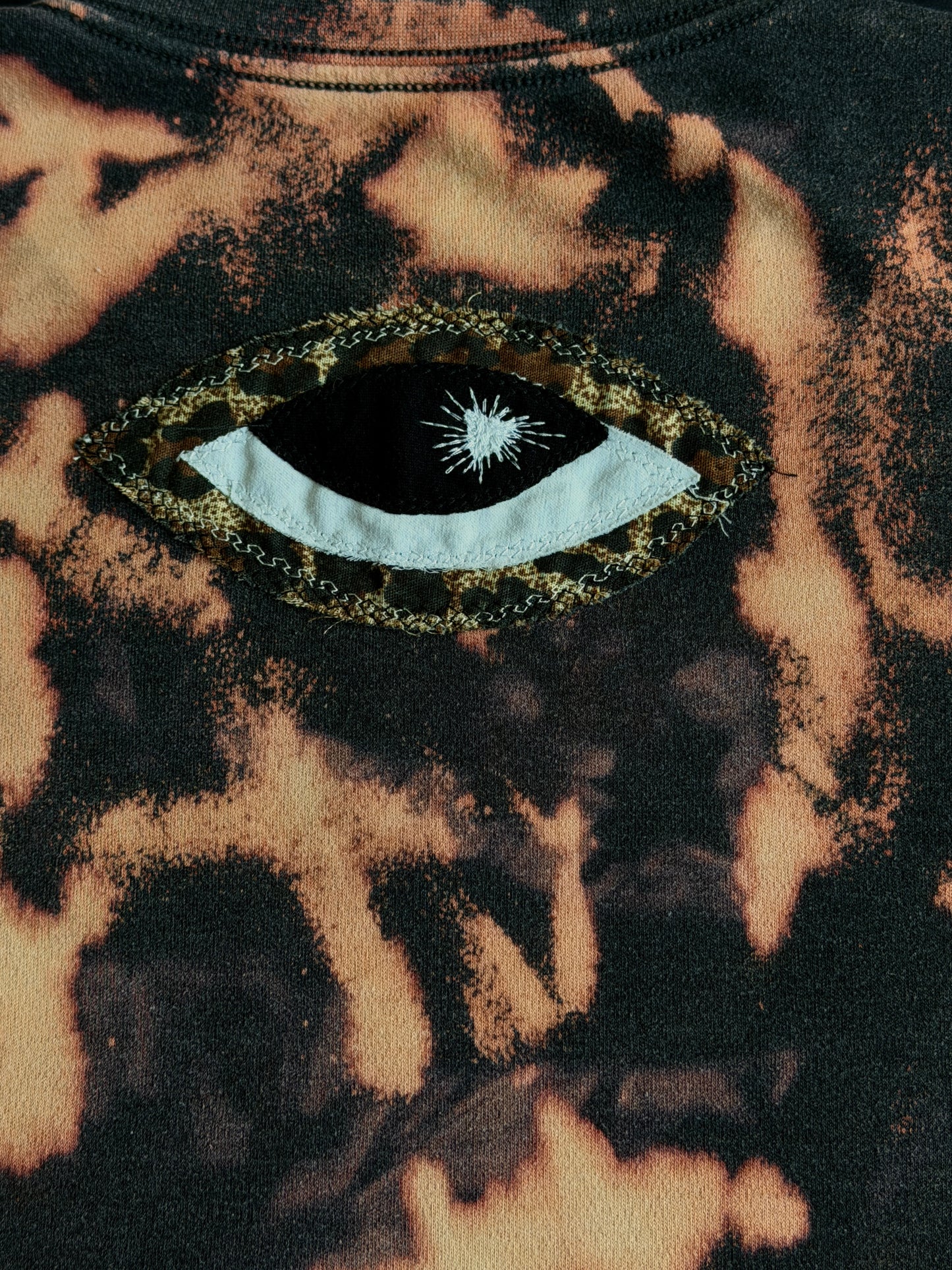 Snail eye lightweight crewneck