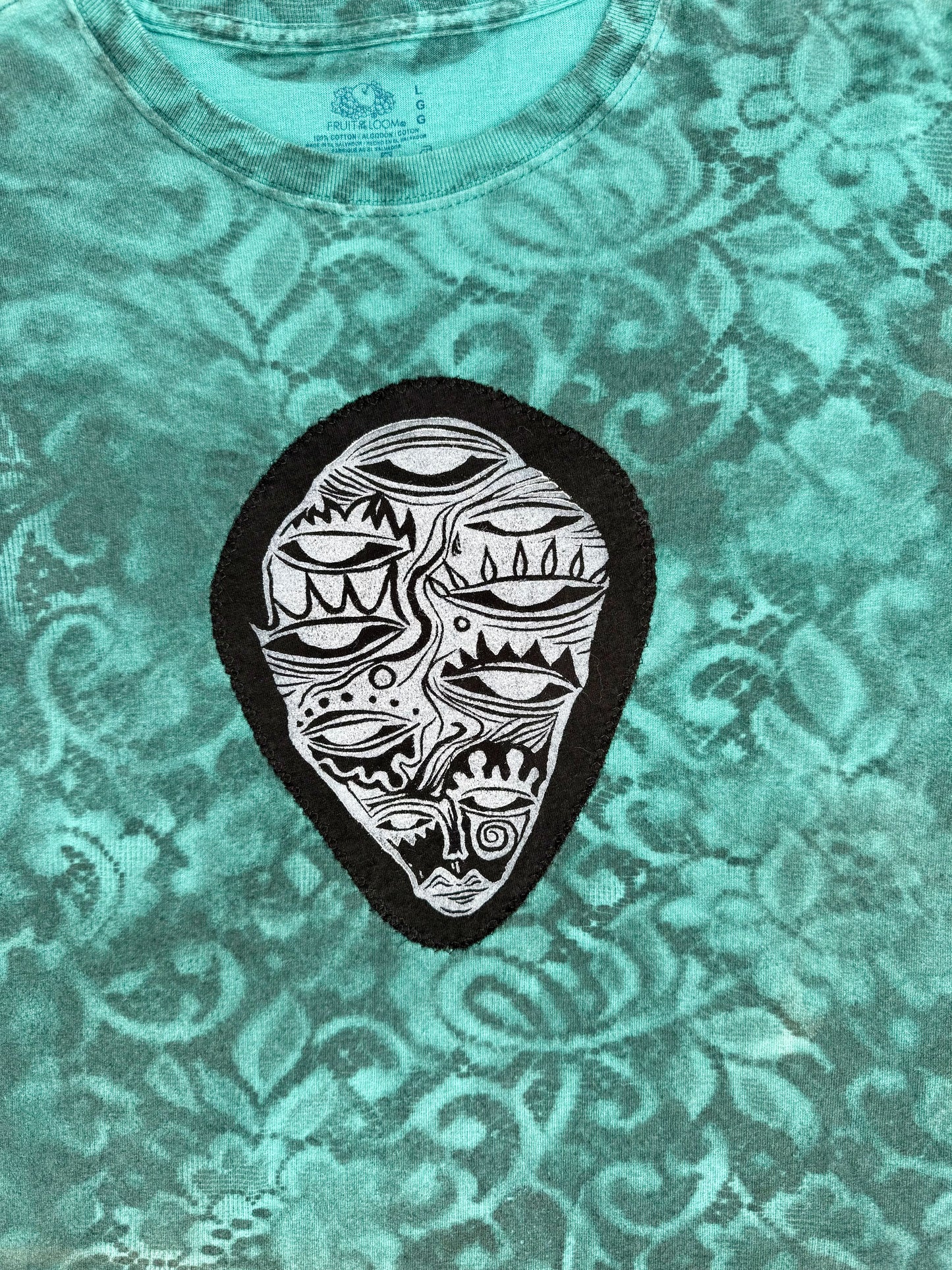 Face patch spray painted lace t-shirt