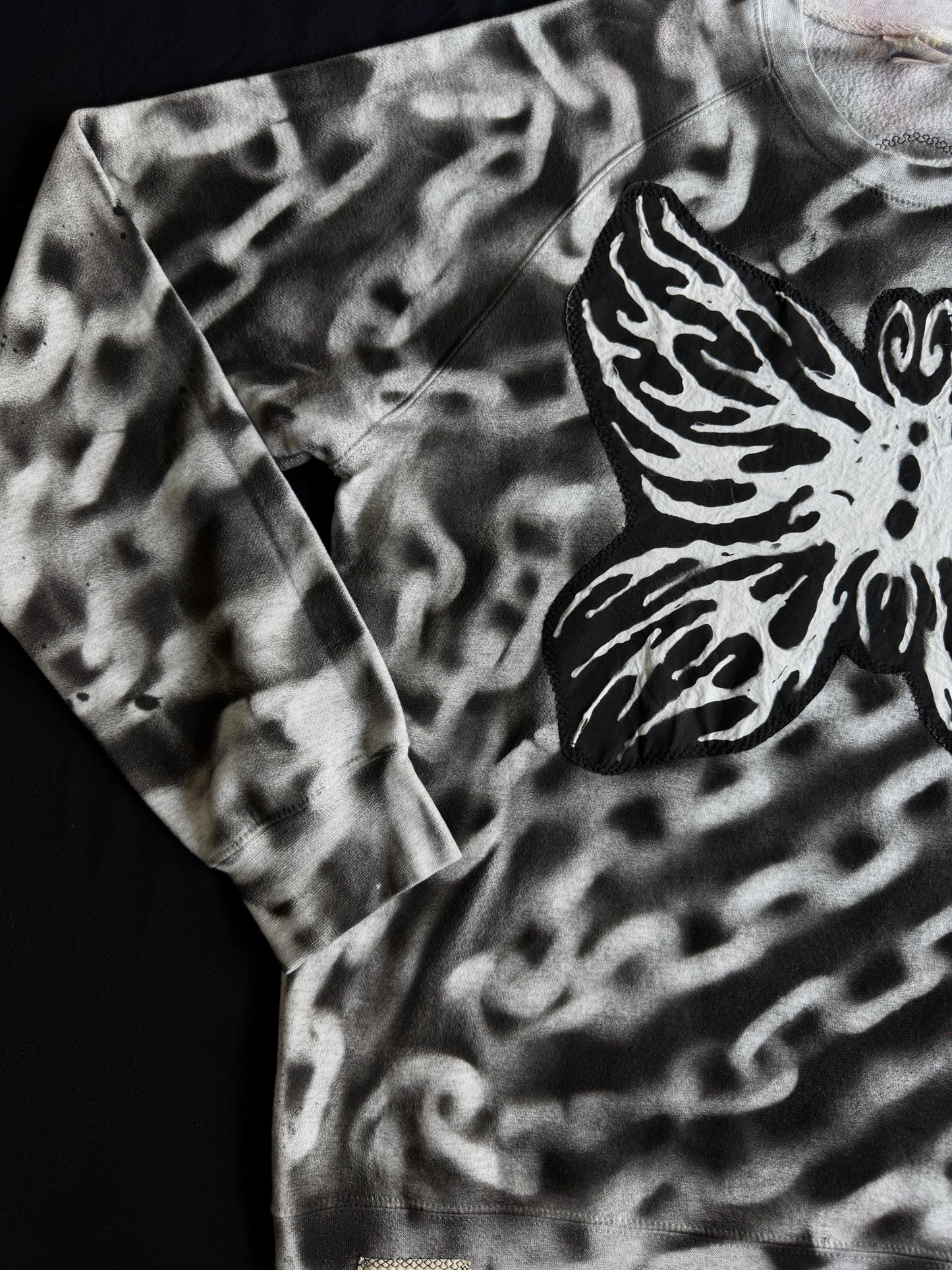 Butterfly chain crewneck