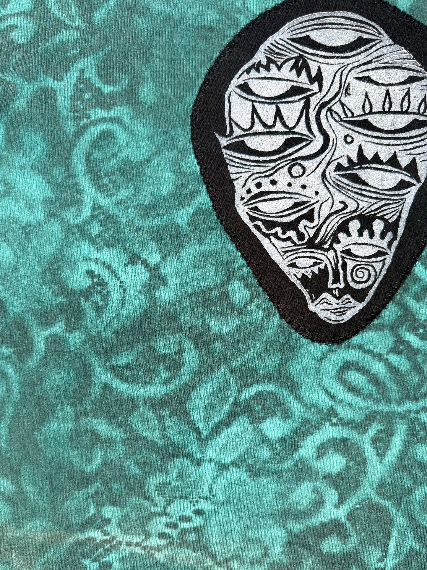 Face patch spray painted lace t-shirt