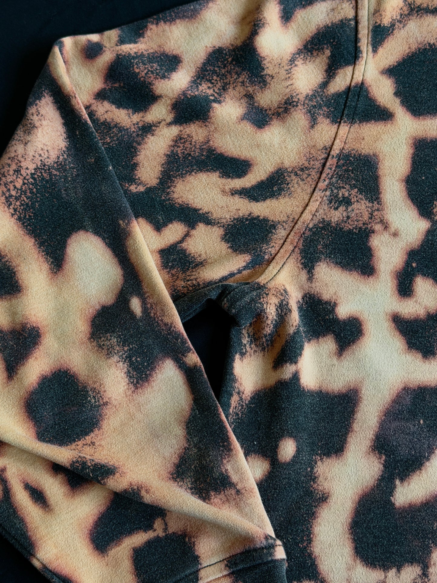 Snail eye lightweight crewneck