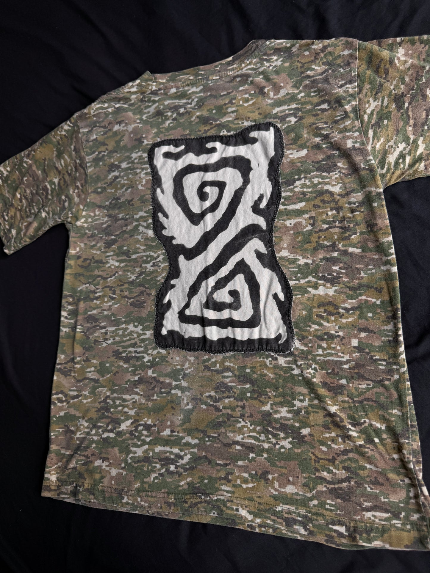 Shape patch camo t-shirt