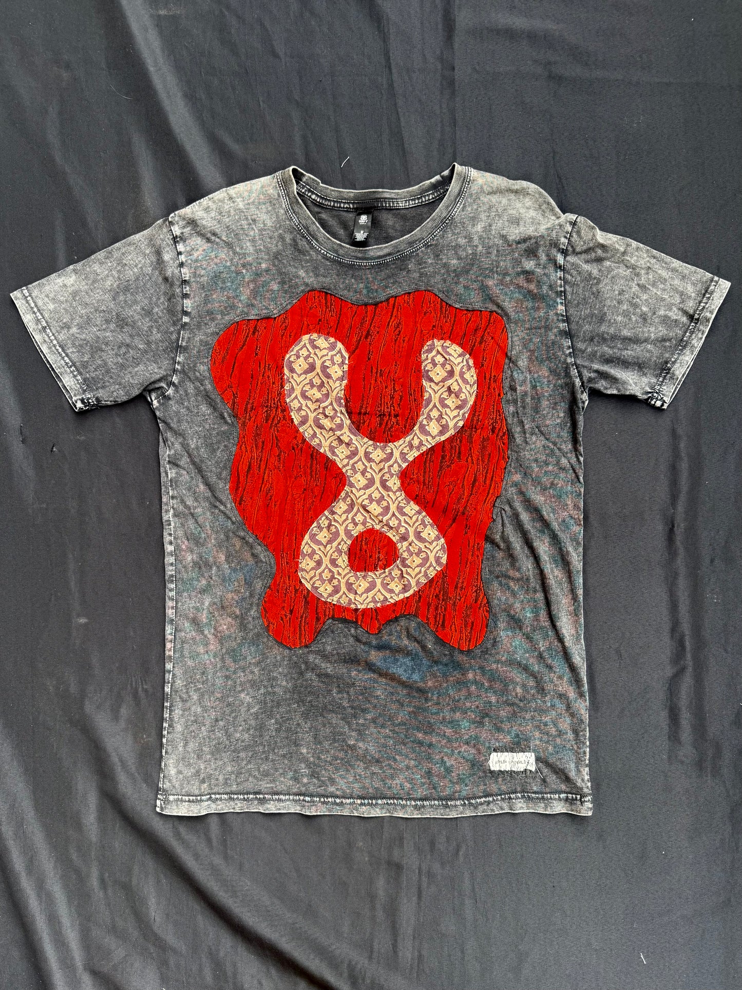 Wishbone sigil patch t-shirt