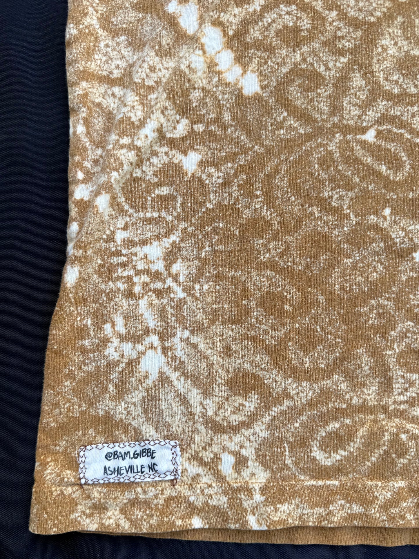 Rooted shape patch bleach lace dyed t-shirt